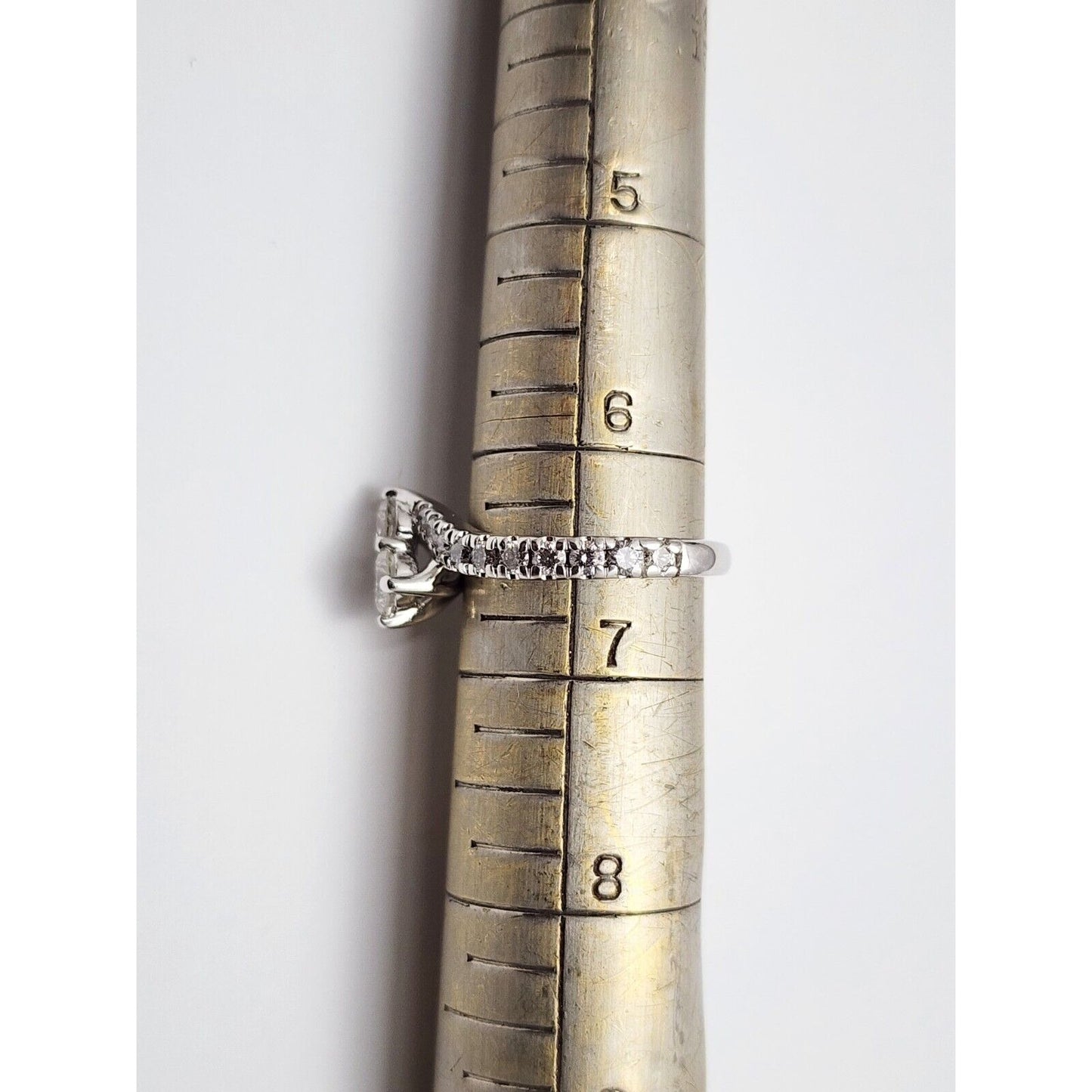 14K White Gold Ladies Round Diamond Ring