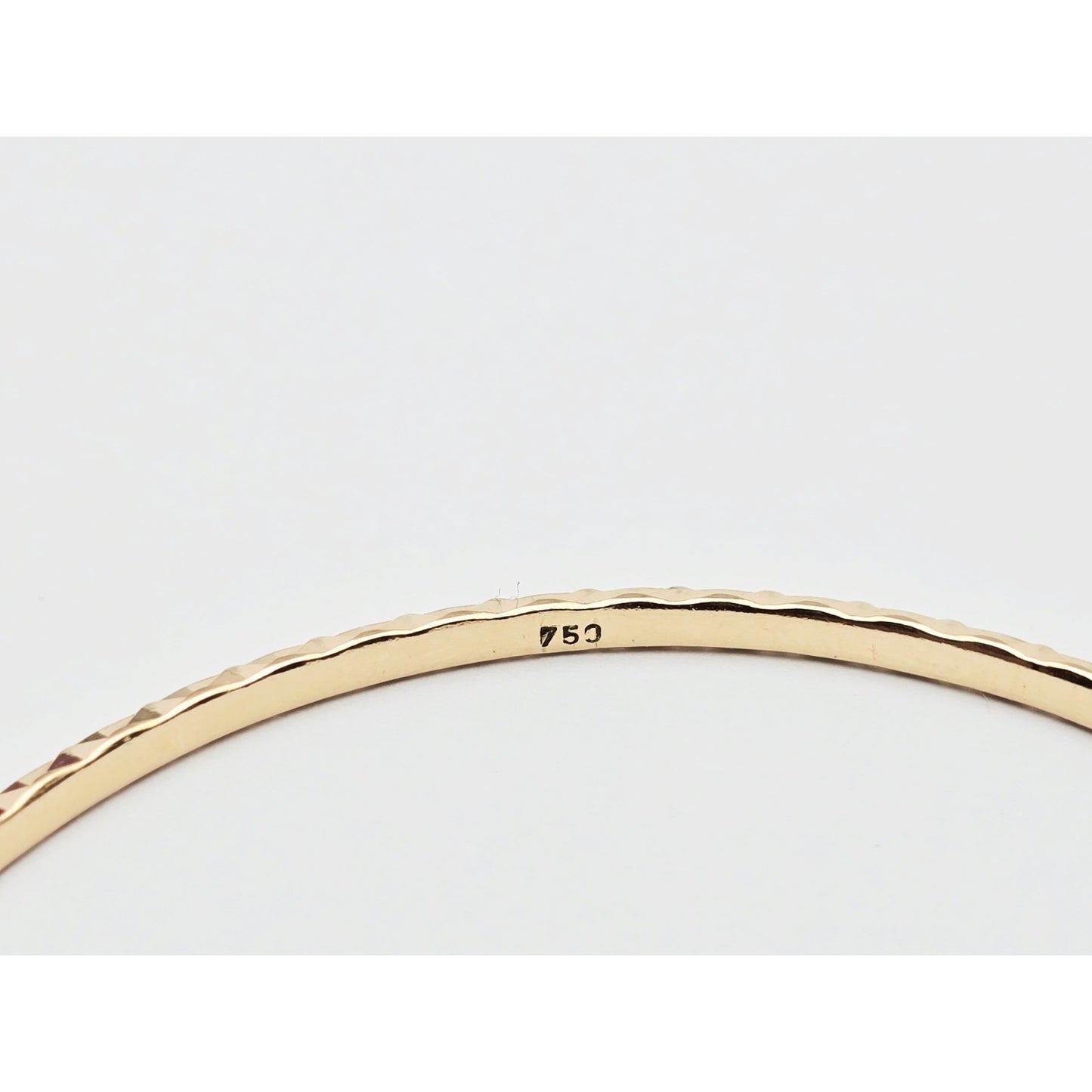 17K Yellow Gold Diamond Cut Bangle Bracelet