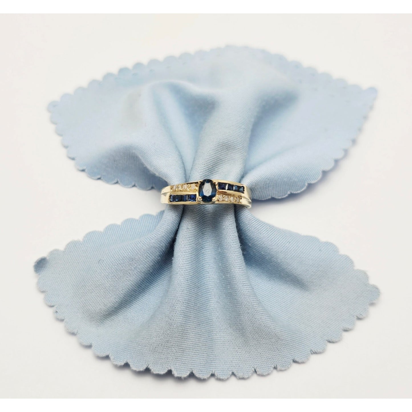 Vintage 8K Yellow Gold Blue Spinel & Diamond Ring