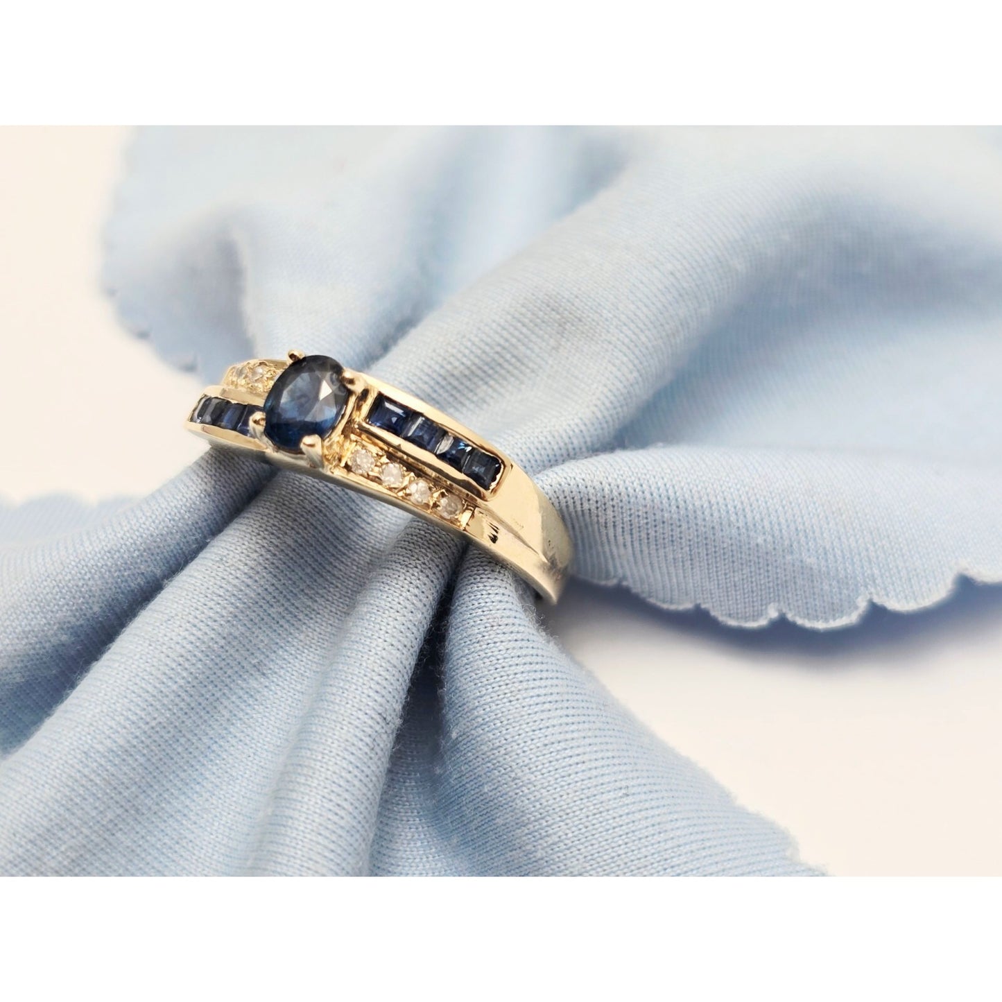 Vintage 8K Yellow Gold Blue Spinel & Diamond Ring