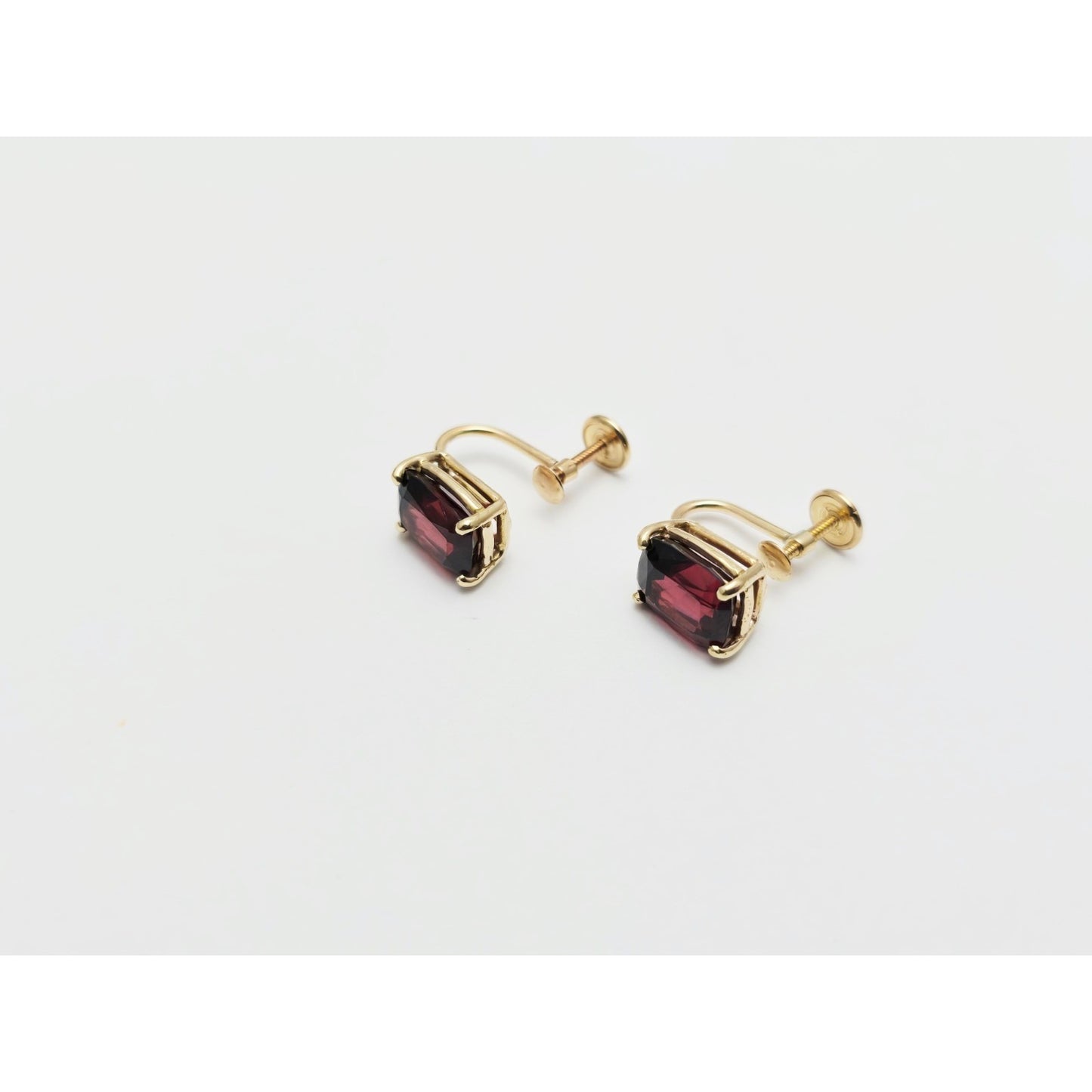 14K Yellow Gold Hinged Screw Back Non-Pierced Rectangle Cushion Garnet Earrings