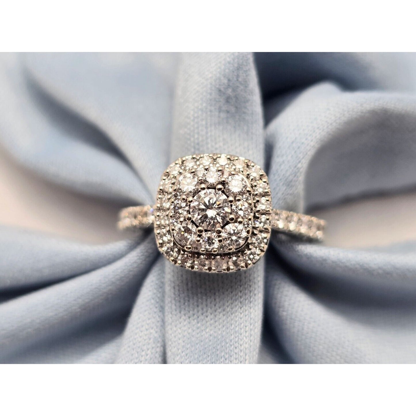 10K White Gold 0.75ct Round Cut Diamond Single Halo Engagement Ring