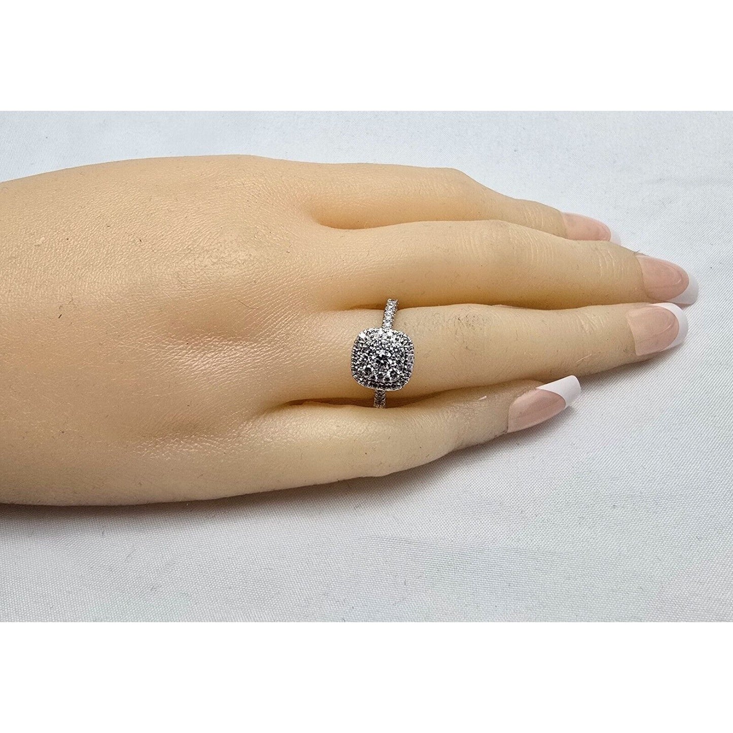 10K White Gold 0.75ct Round Cut Diamond Single Halo Engagement Ring