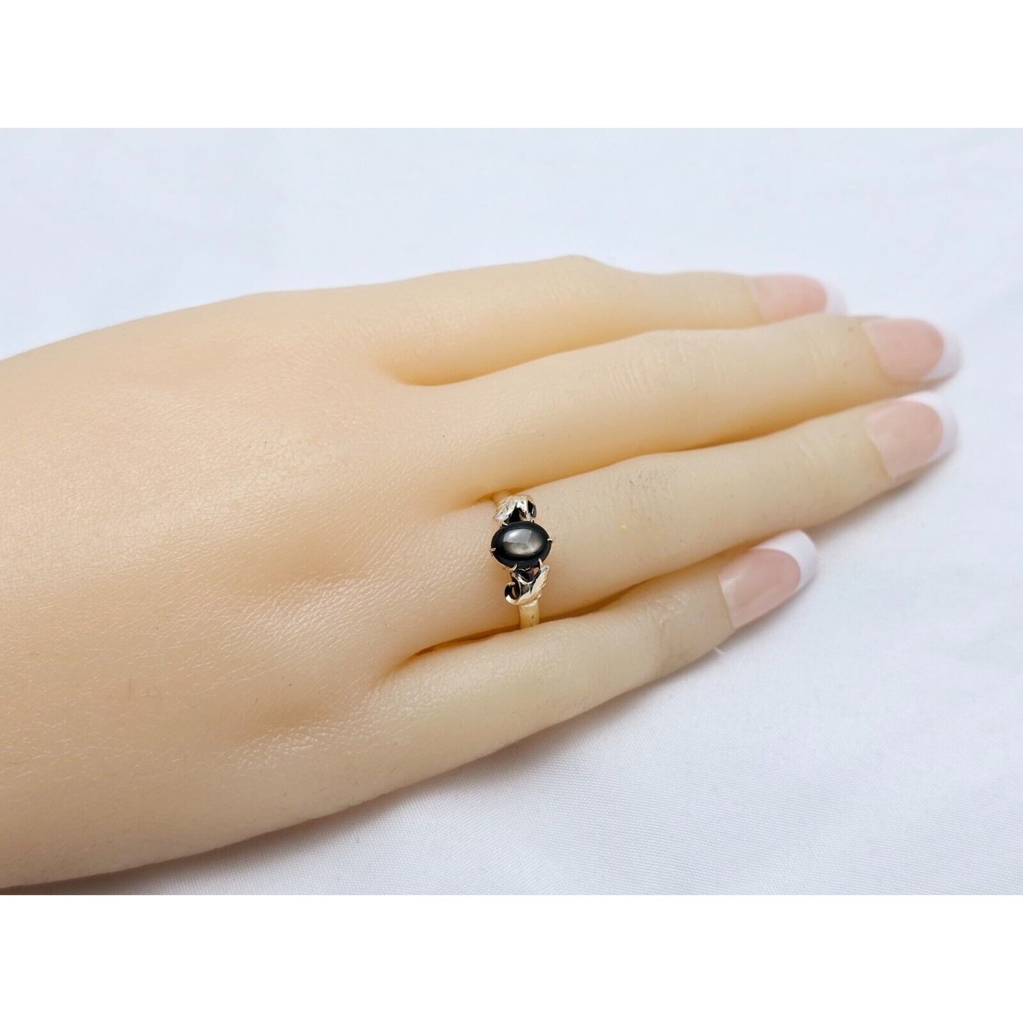 Vintage 10K Yellow Gold Star Sapphire Ladies Ring