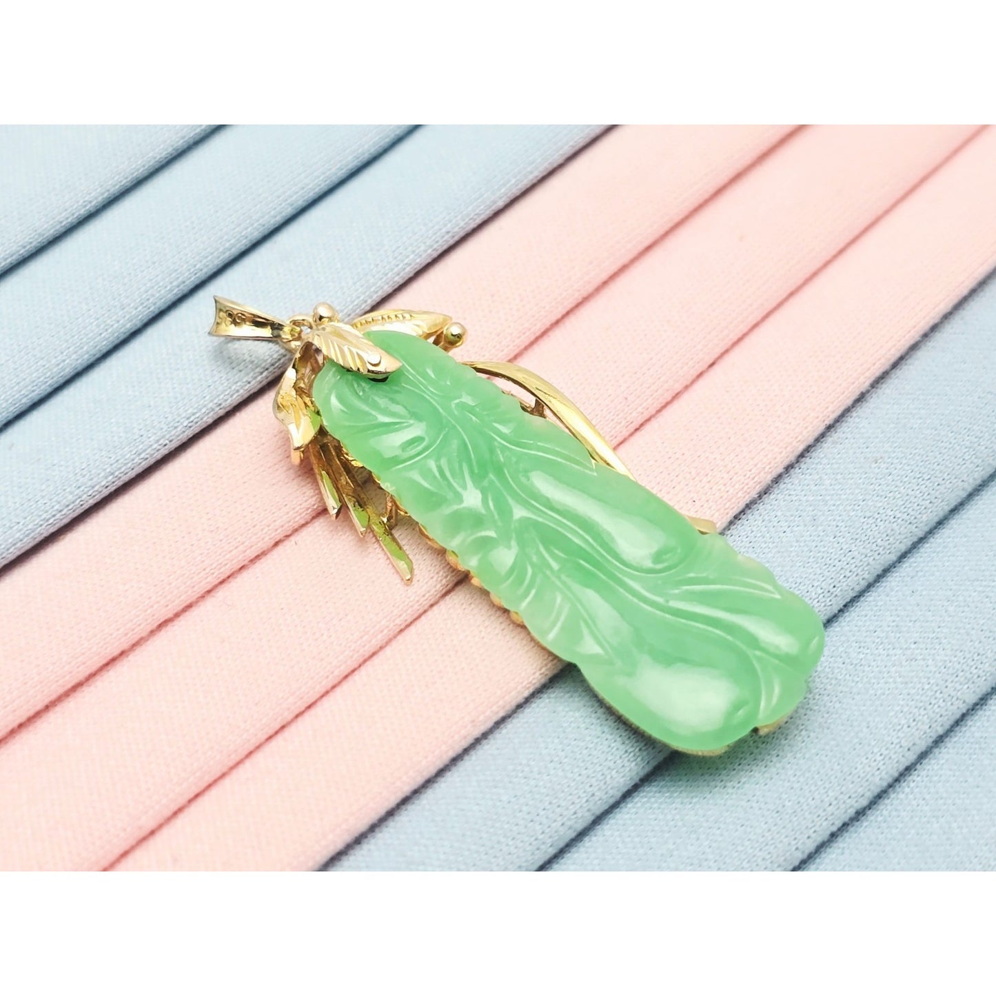 14K Yellow Gold Green Jadeite Jade Carved Floral Charm Pendant