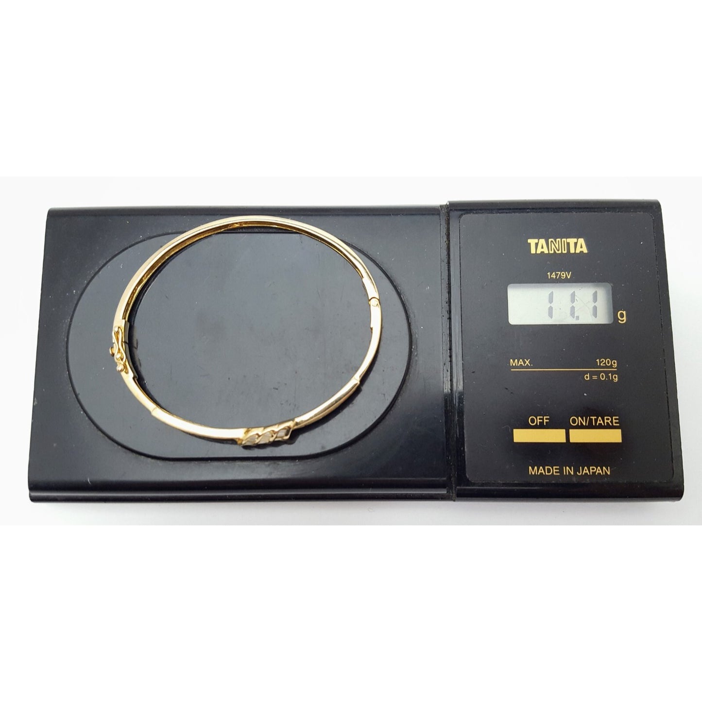 14K Yellow Gold Spiral Baguette Diamond Bangle Bracelet
