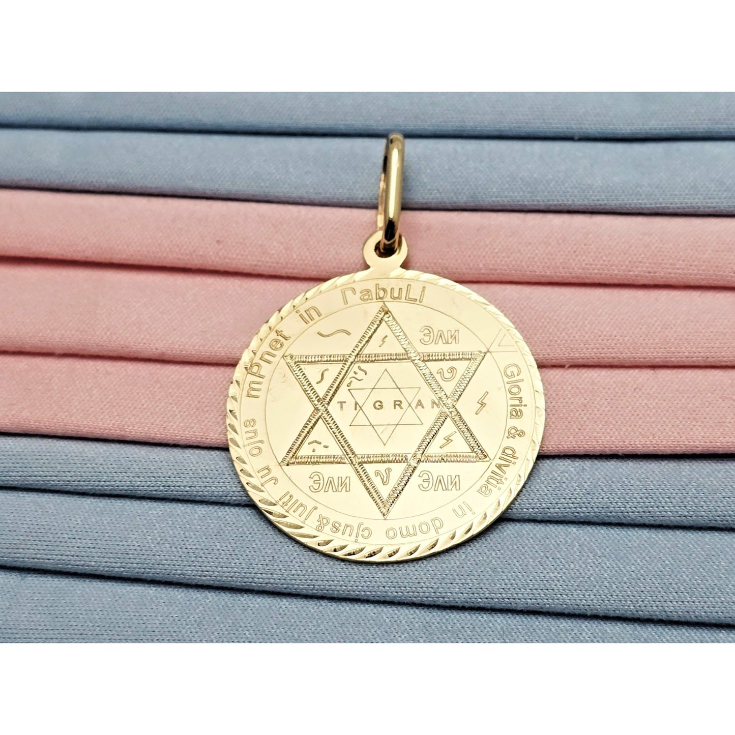 14K Yellow Gold Round Star of David Latin Aphorism Charm Pendant