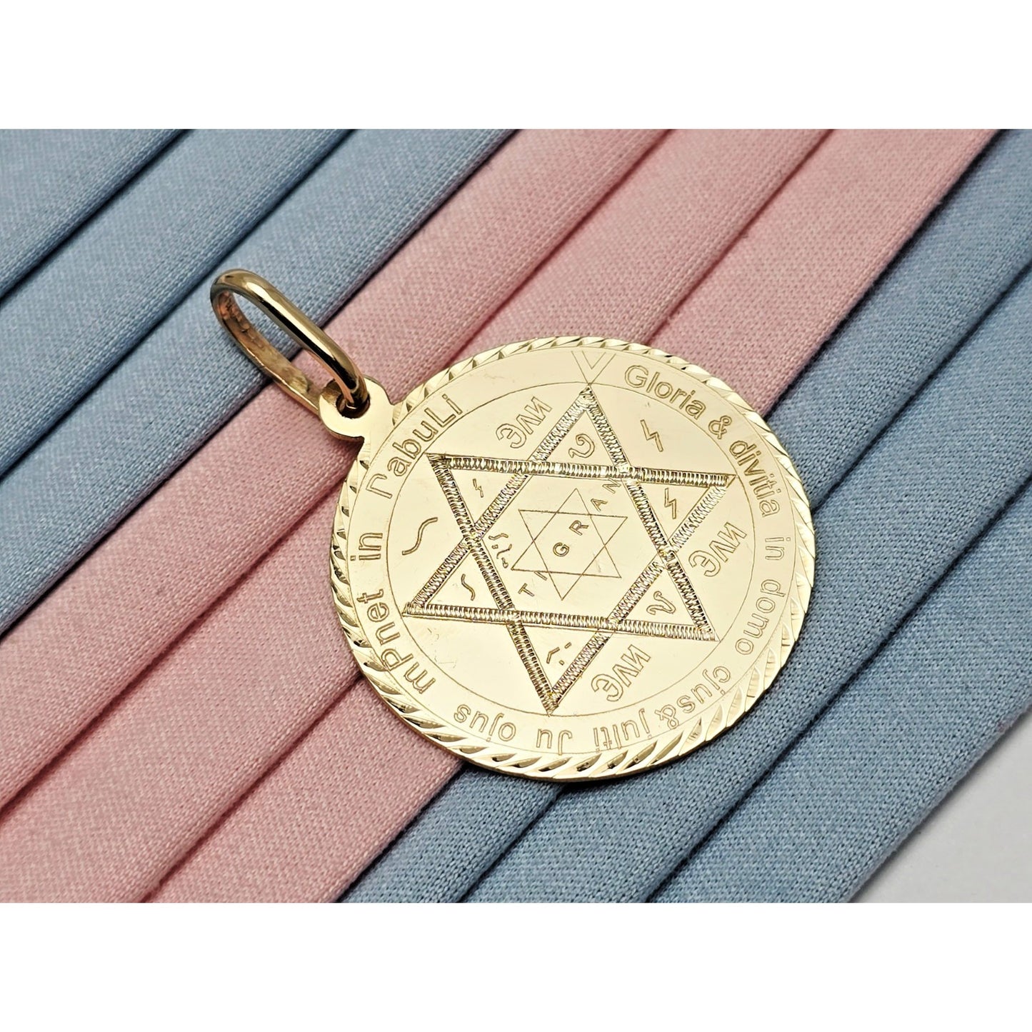 14K Yellow Gold Round Star of David Latin Aphorism Charm Pendant