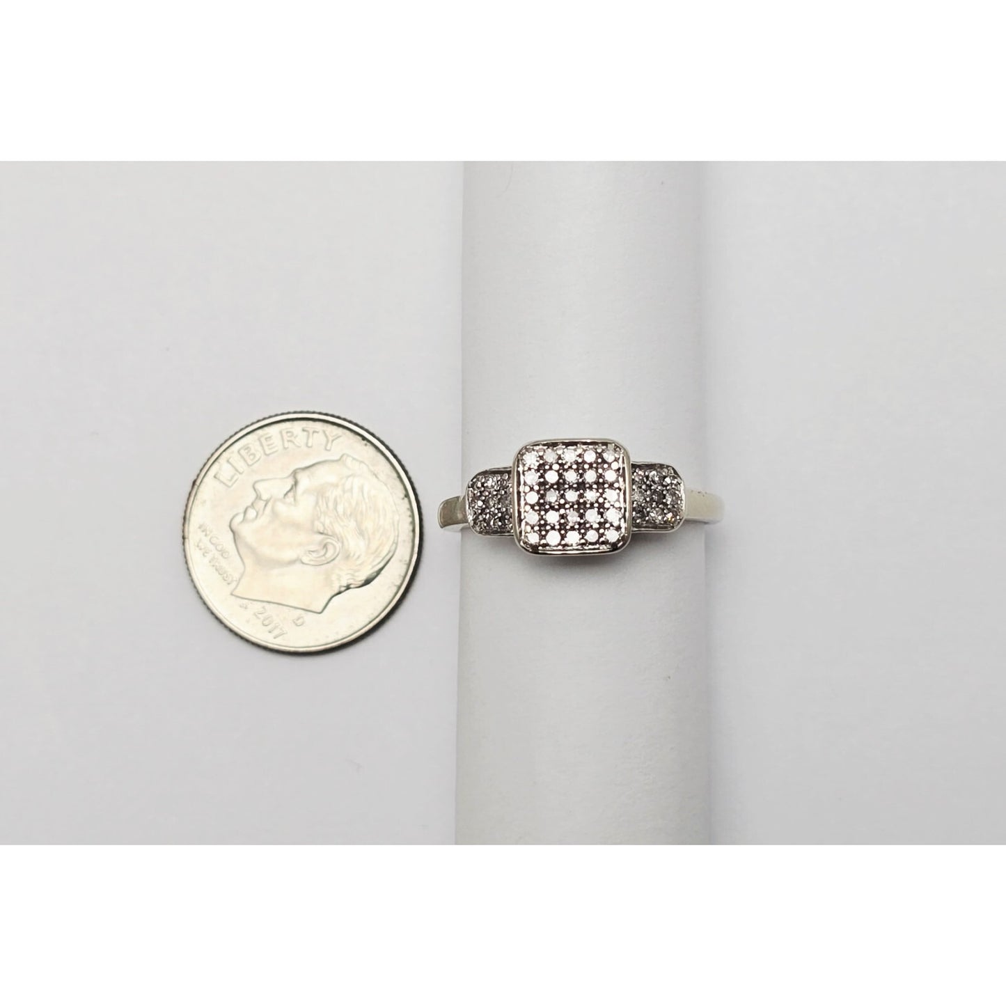 14K White Gold Round Cut Diamond Ring