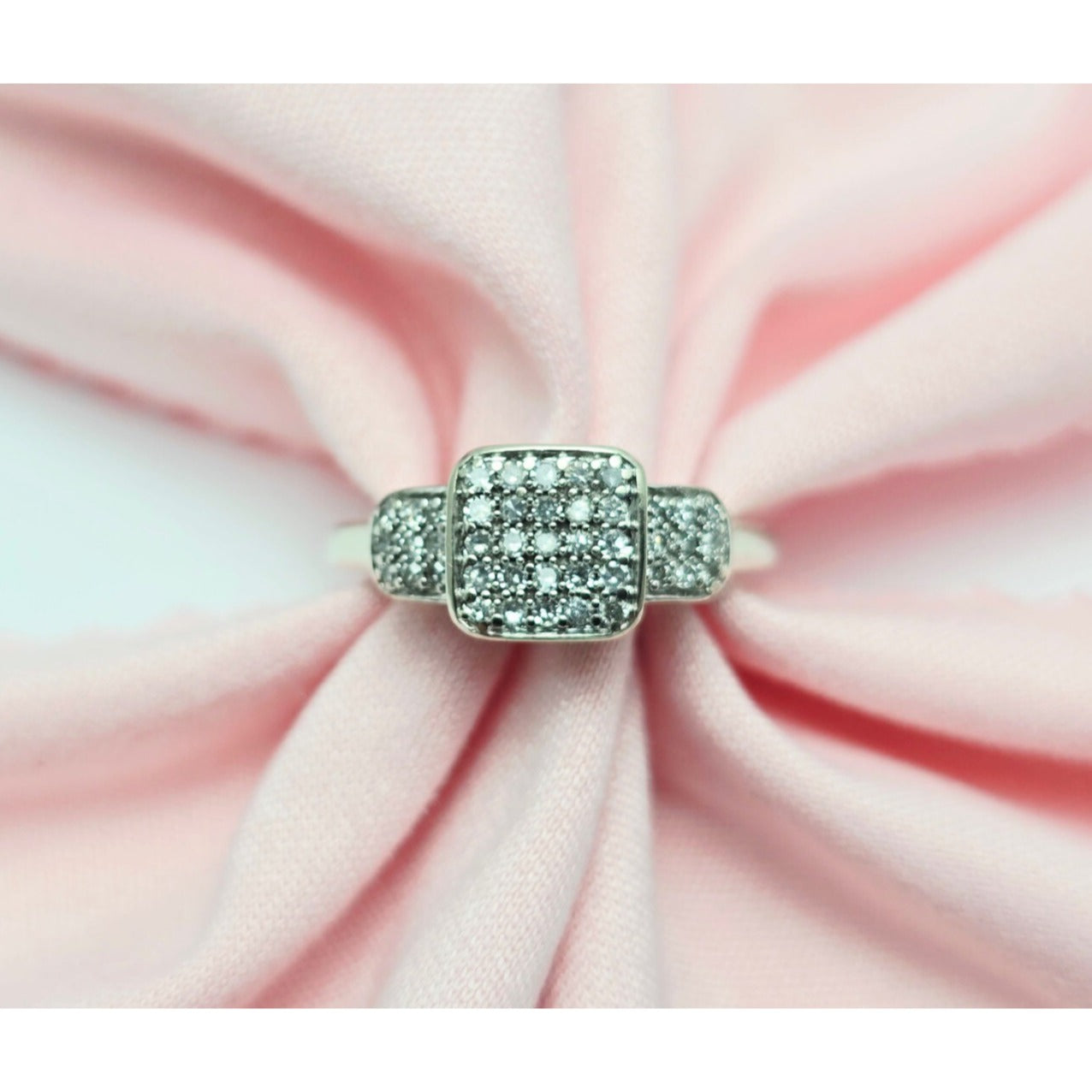 14K White Gold Round Cut Diamond Ring