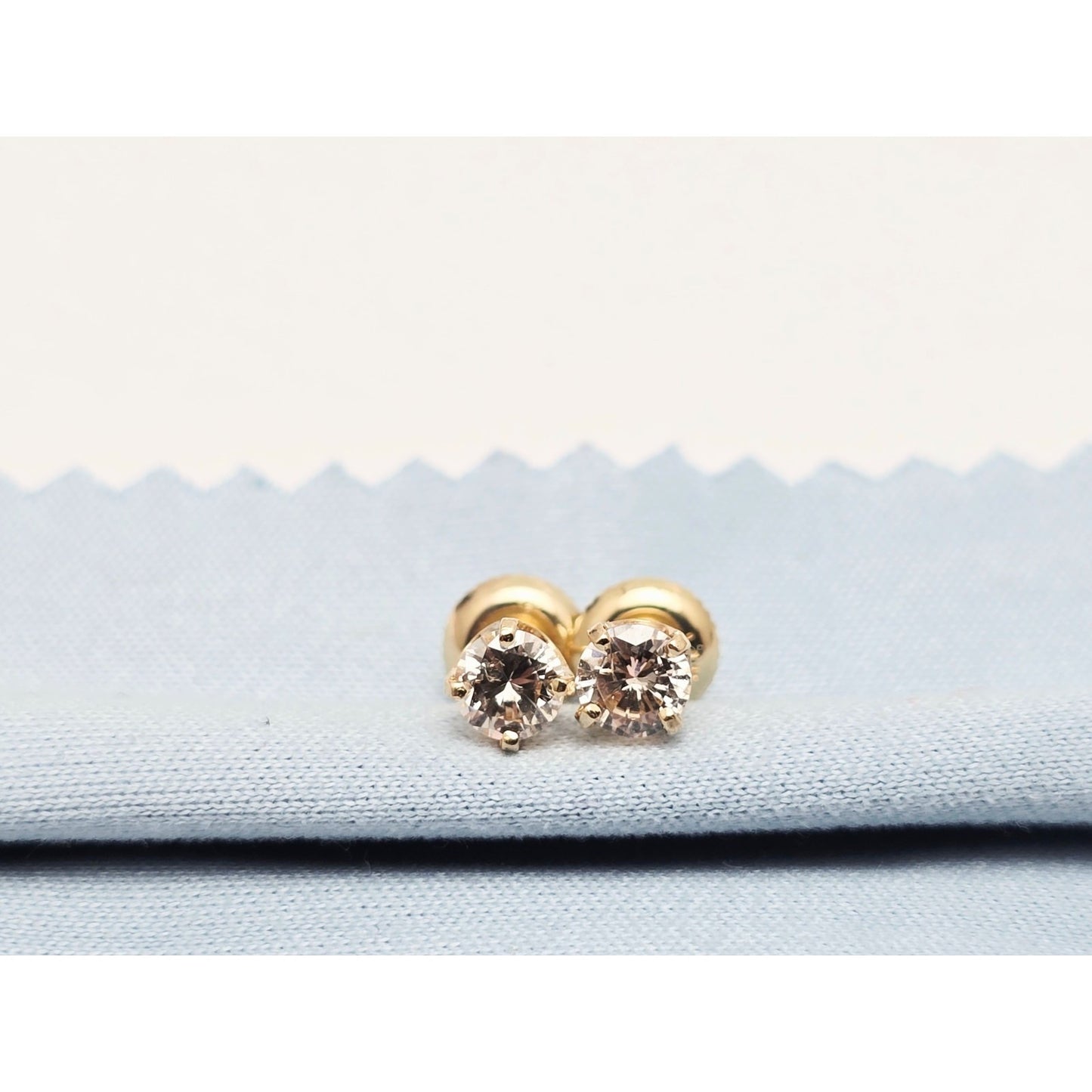 14K Yellow Gold Diamond Stud Earrings 0.66 TCW