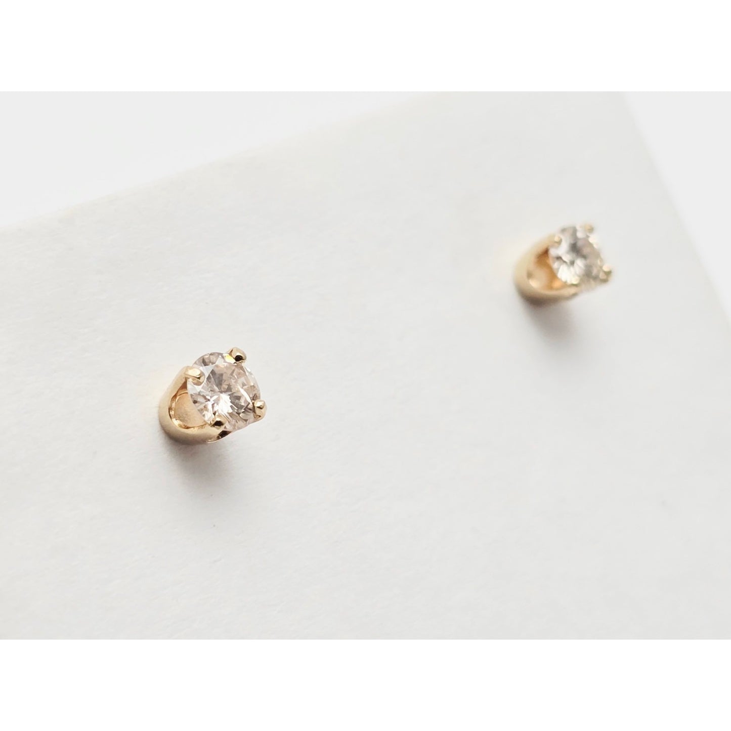 14K Yellow Gold Diamond Stud Earrings 0.66 TCW
