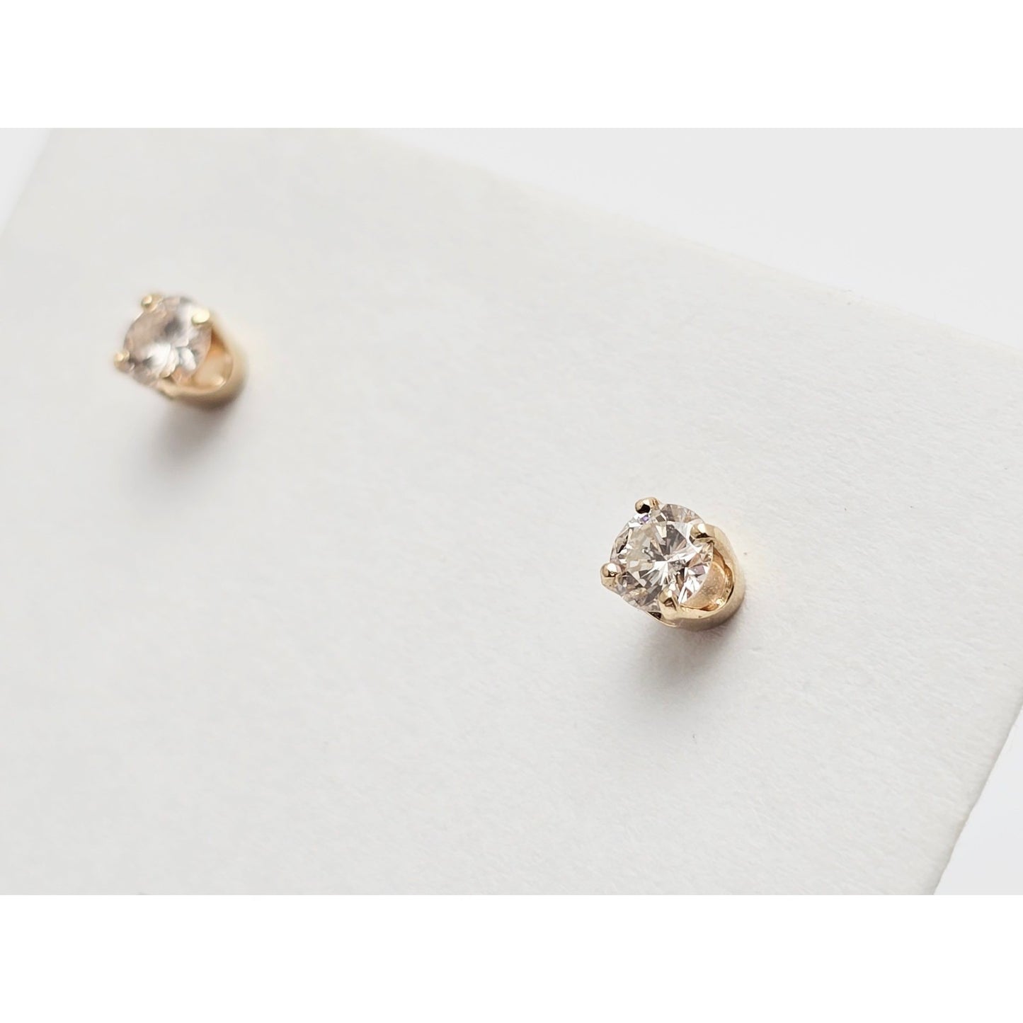 14K Yellow Gold Diamond Stud Earrings 0.66 TCW