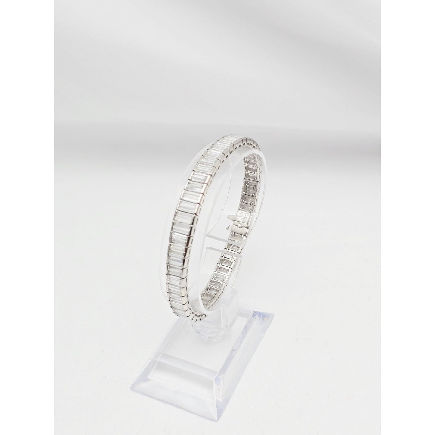 900 Platinum Baguette Cut Diamond Graduated Tennis Link Bracelet