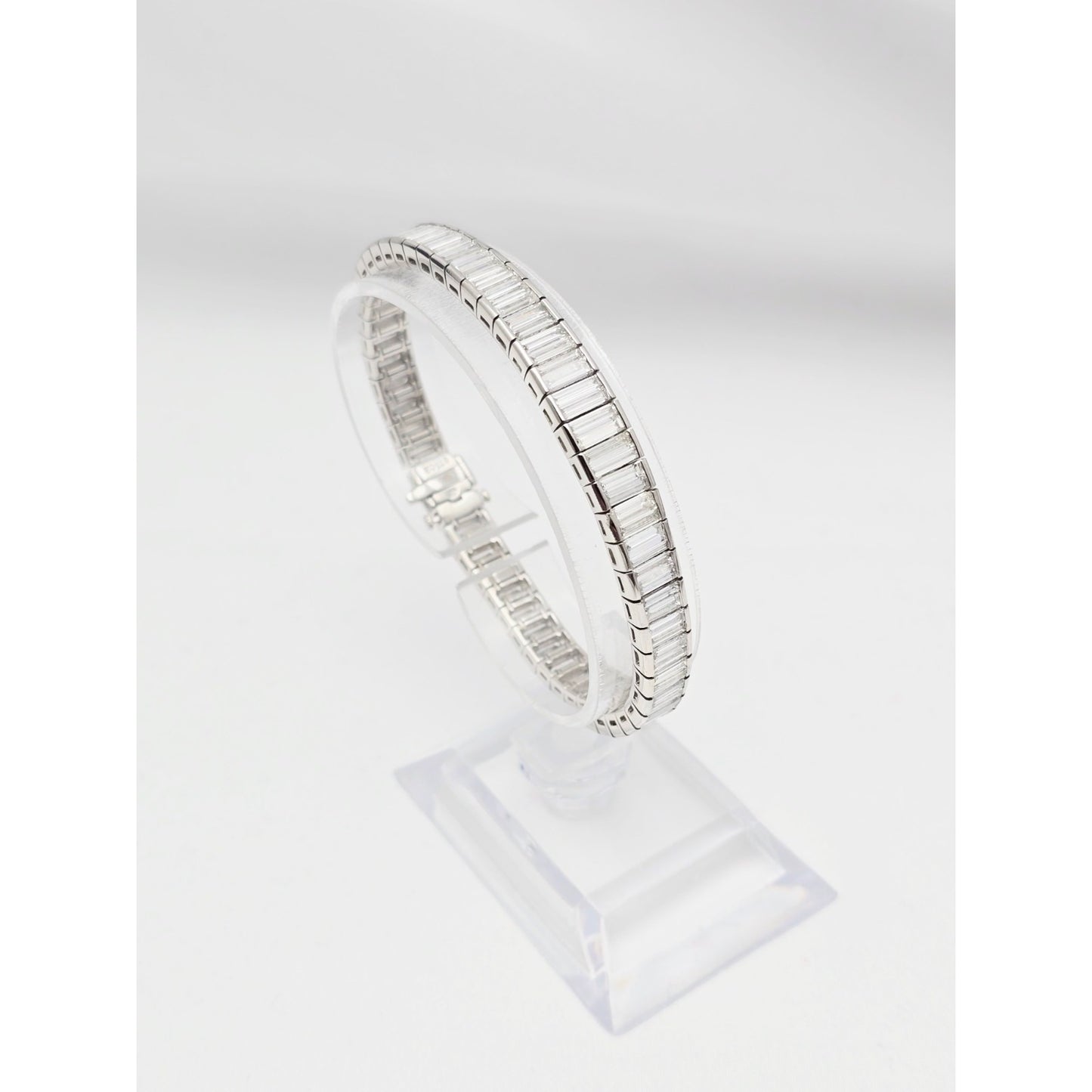 900 Platinum Baguette Cut Diamond Graduated Tennis Link Bracelet