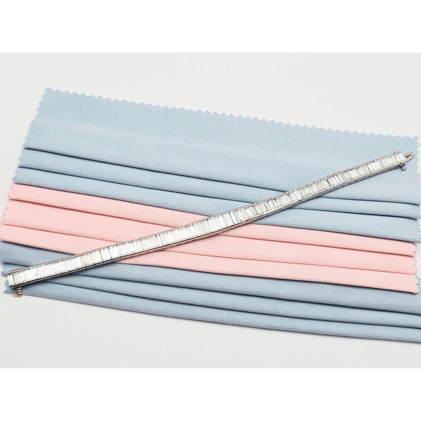 900 Platinum Baguette Cut Diamond Graduated Tennis Link Bracelet