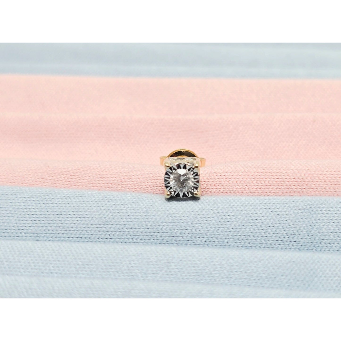 Single 14K Yellow Gold Round Cut Diamond Stud Earring
