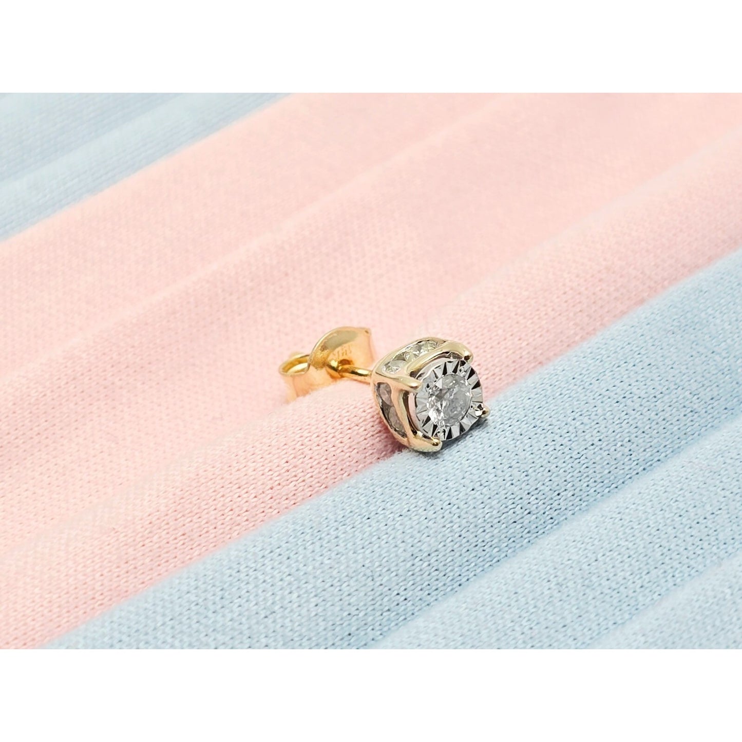 Single 14K Yellow Gold Round Cut Diamond Stud Earring