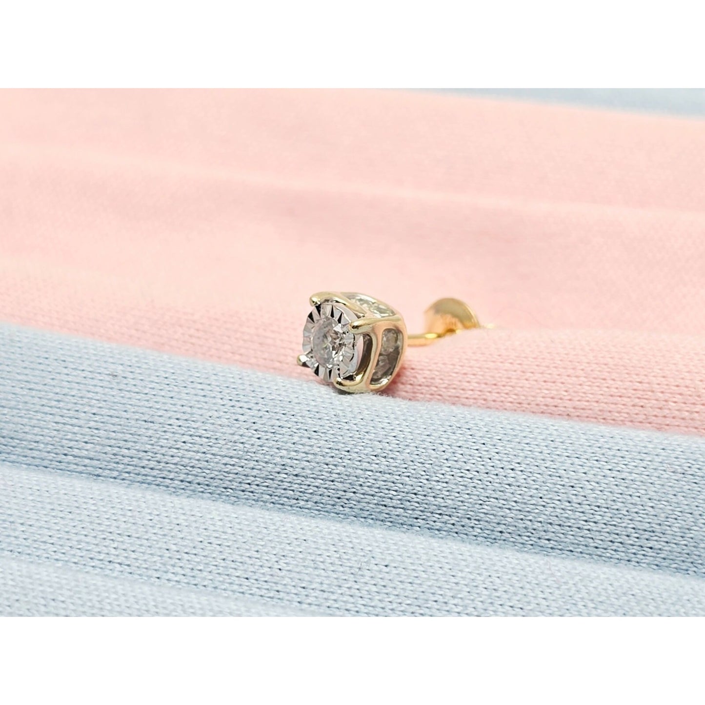 Single 14K Yellow Gold Round Cut Diamond Stud Earring