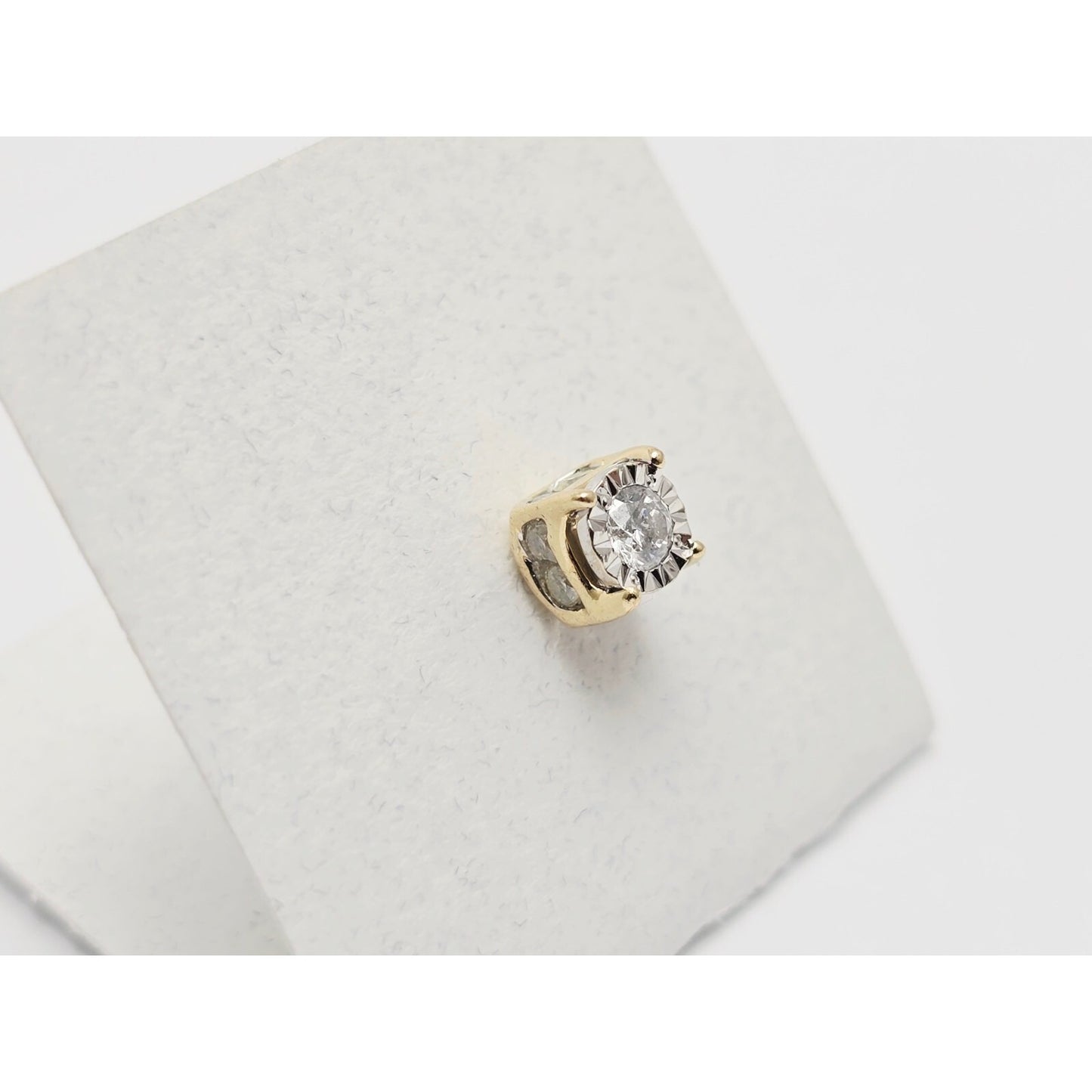 Single 14K Yellow Gold Round Cut Diamond Stud Earring