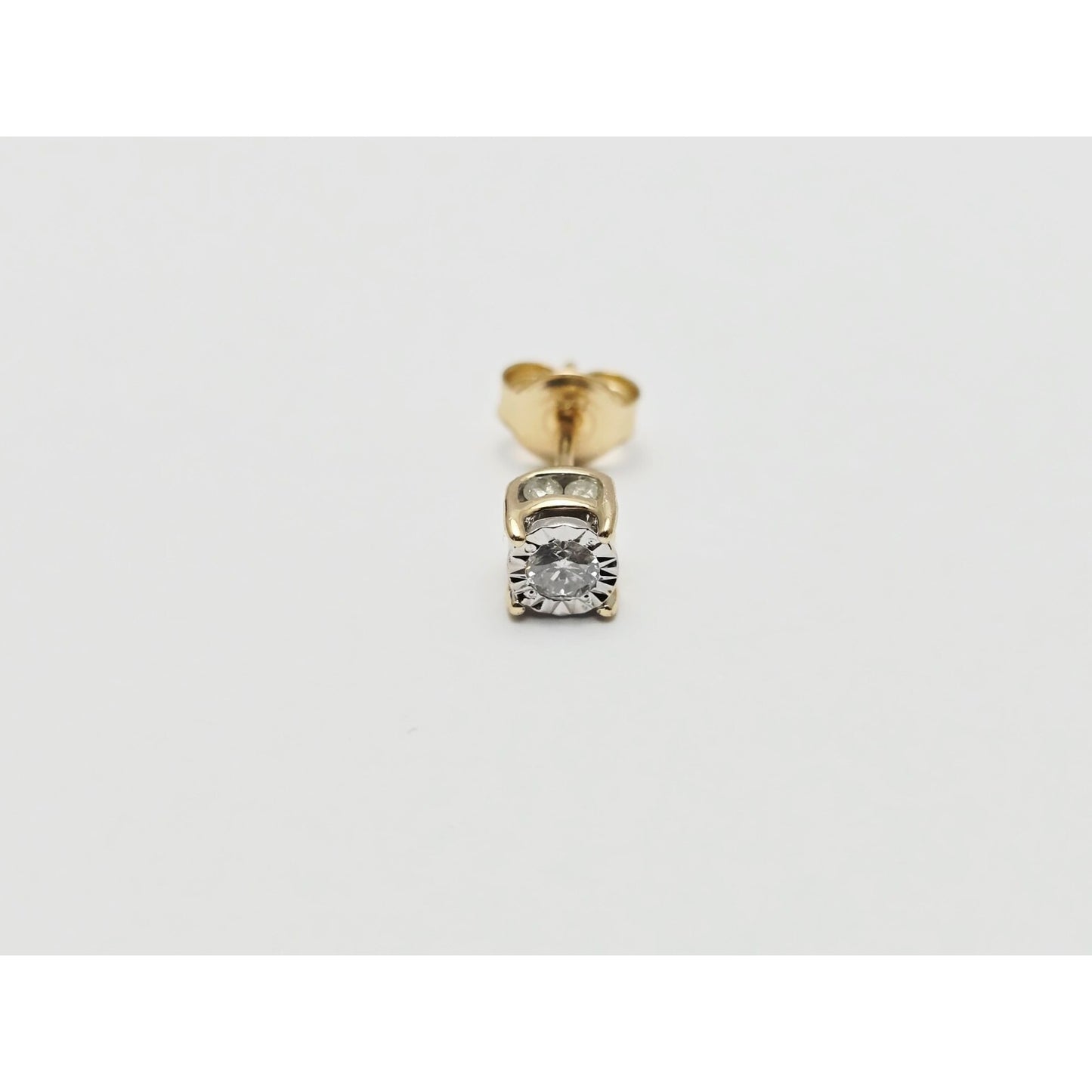 Single 14K Yellow Gold Round Cut Diamond Stud Earring