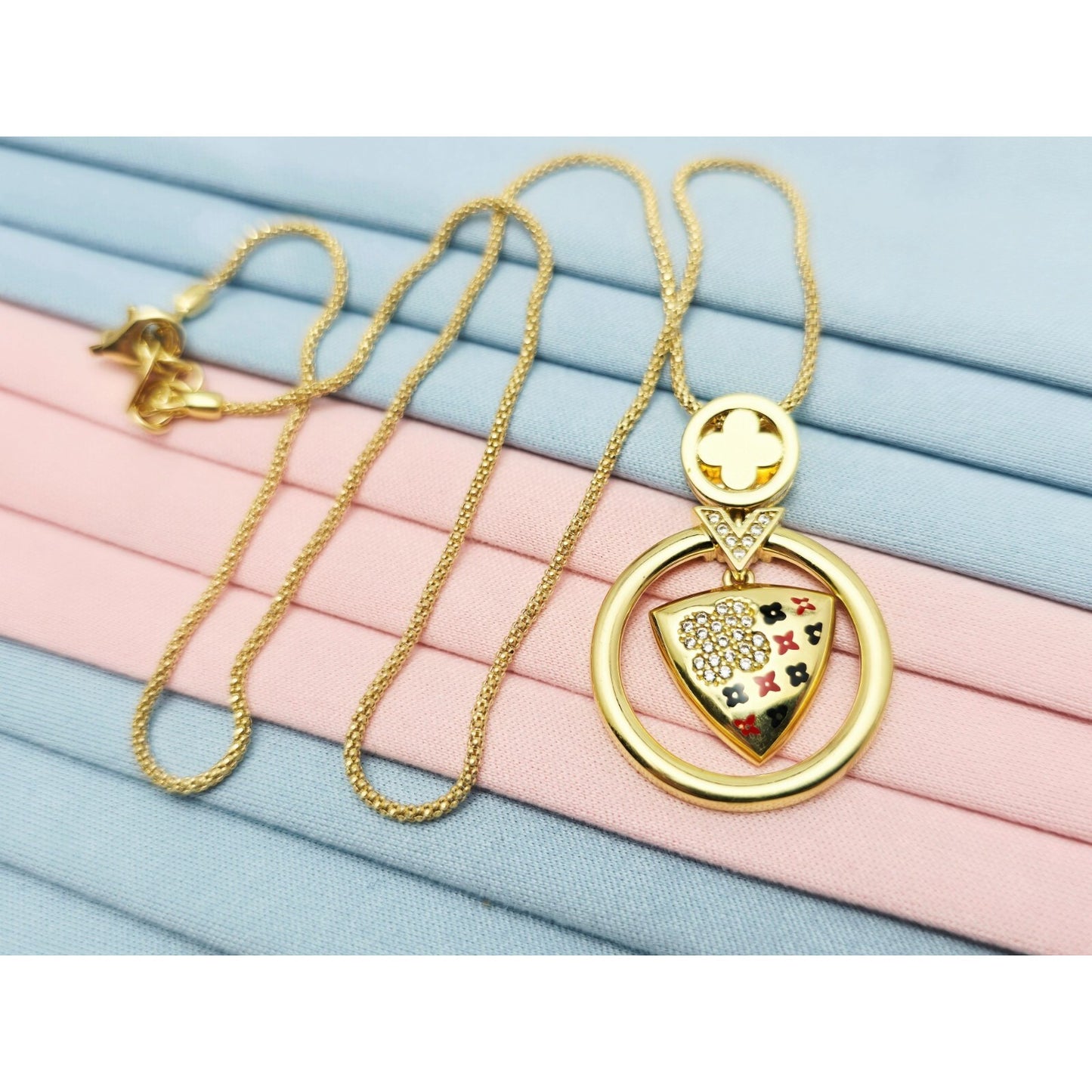 18K Yellow Gold Round V Enamel Charm Pendant Resizable Link Chain Necklace