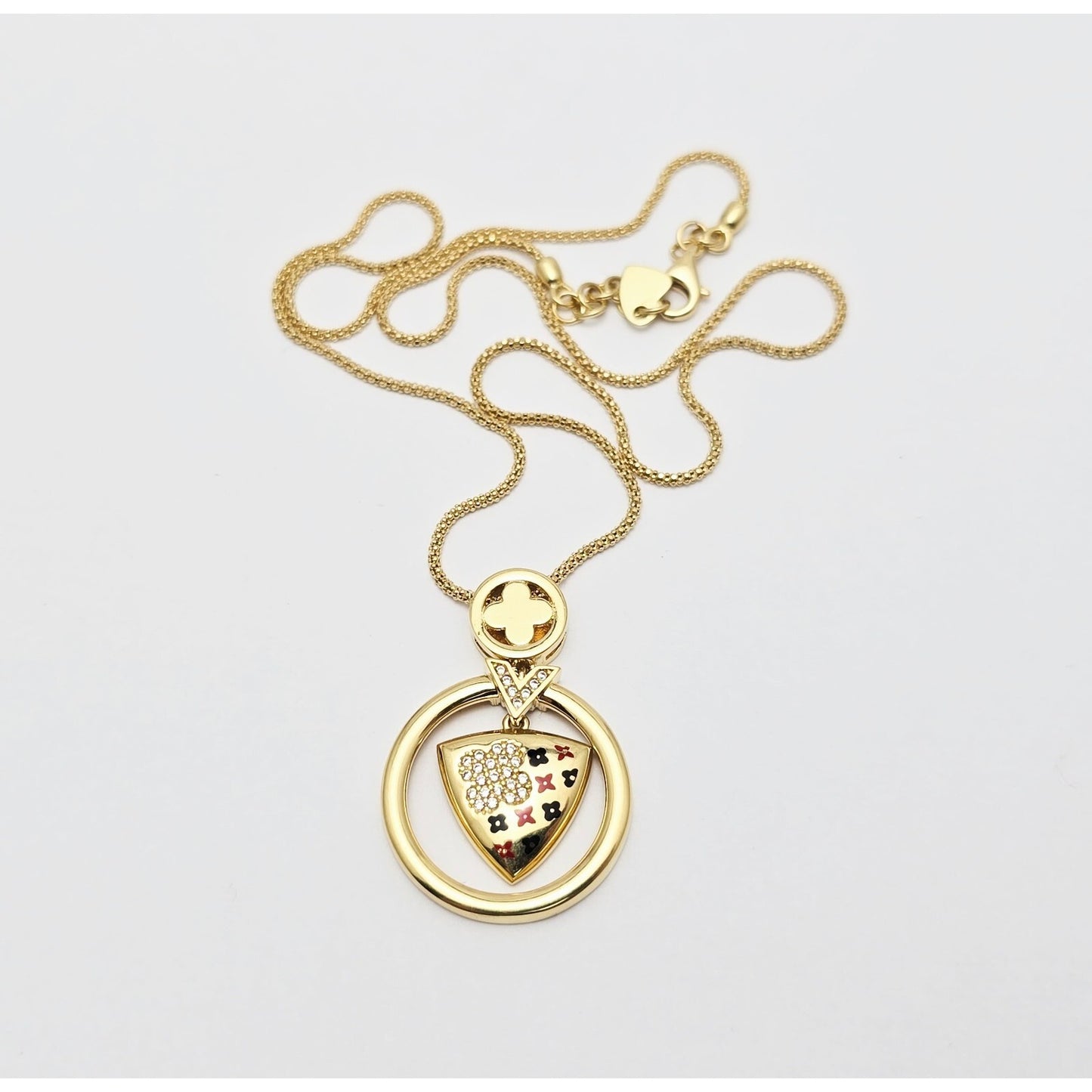 18K Yellow Gold Round V Enamel Charm Pendant Resizable Link Chain Necklace