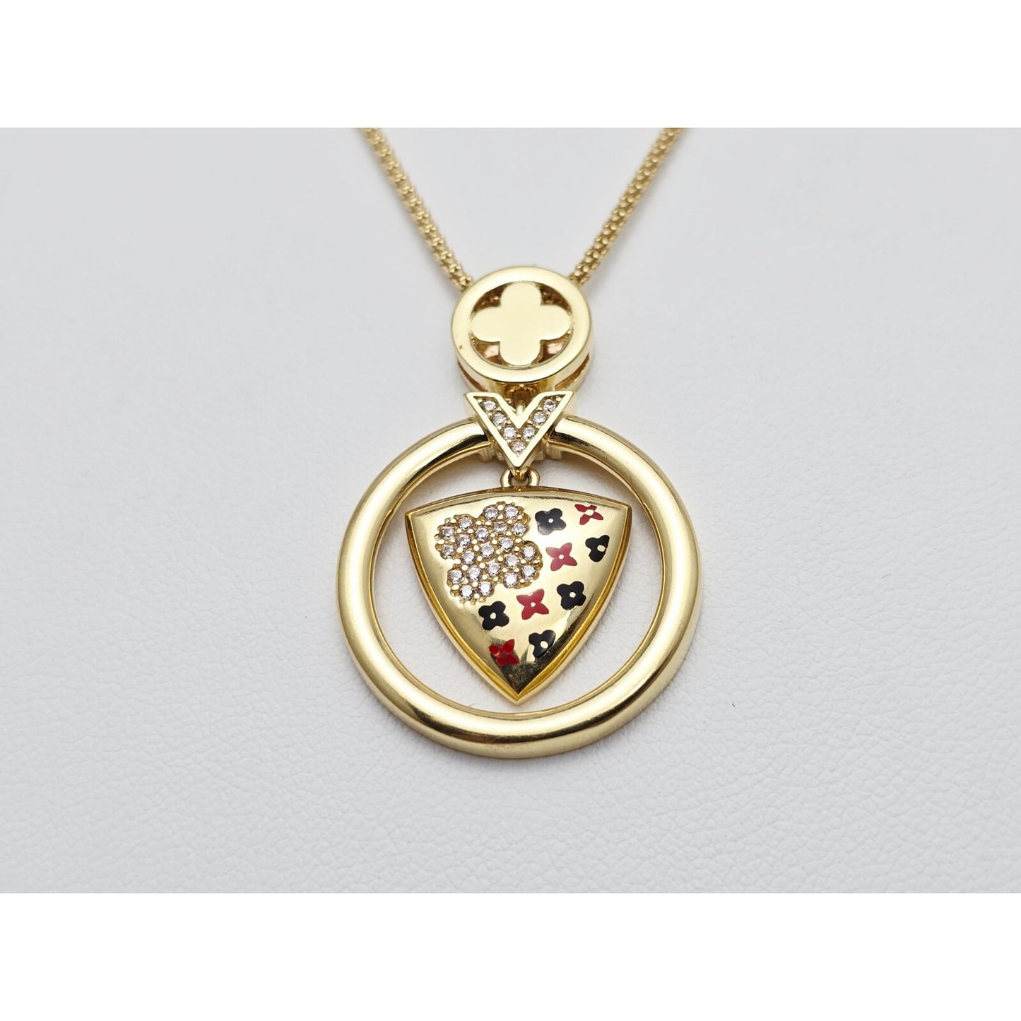 18K Yellow Gold Round V Enamel Charm Pendant Resizable Link Chain Necklace
