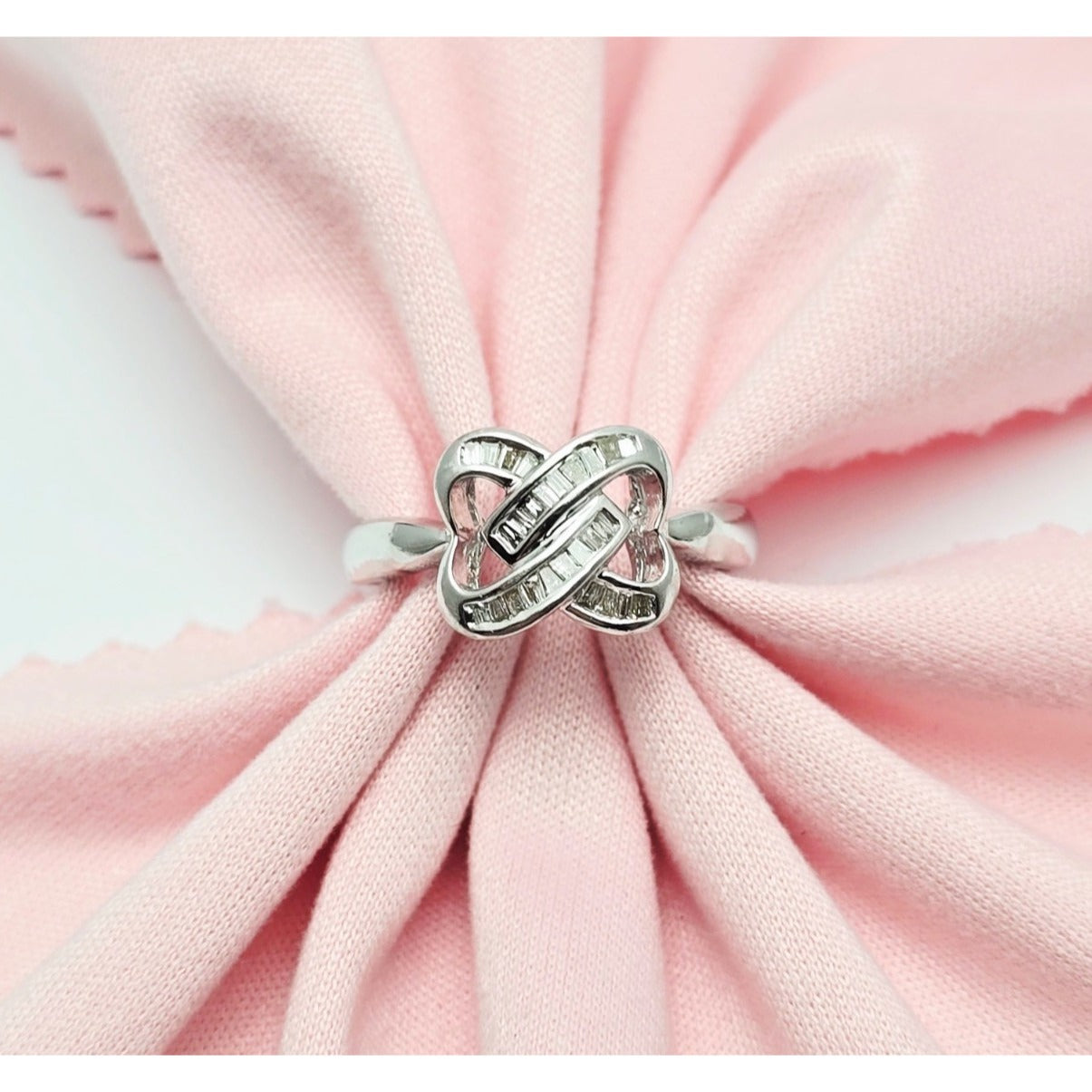 18K White Gold Baguette Cut Diamond Interlocking Ring