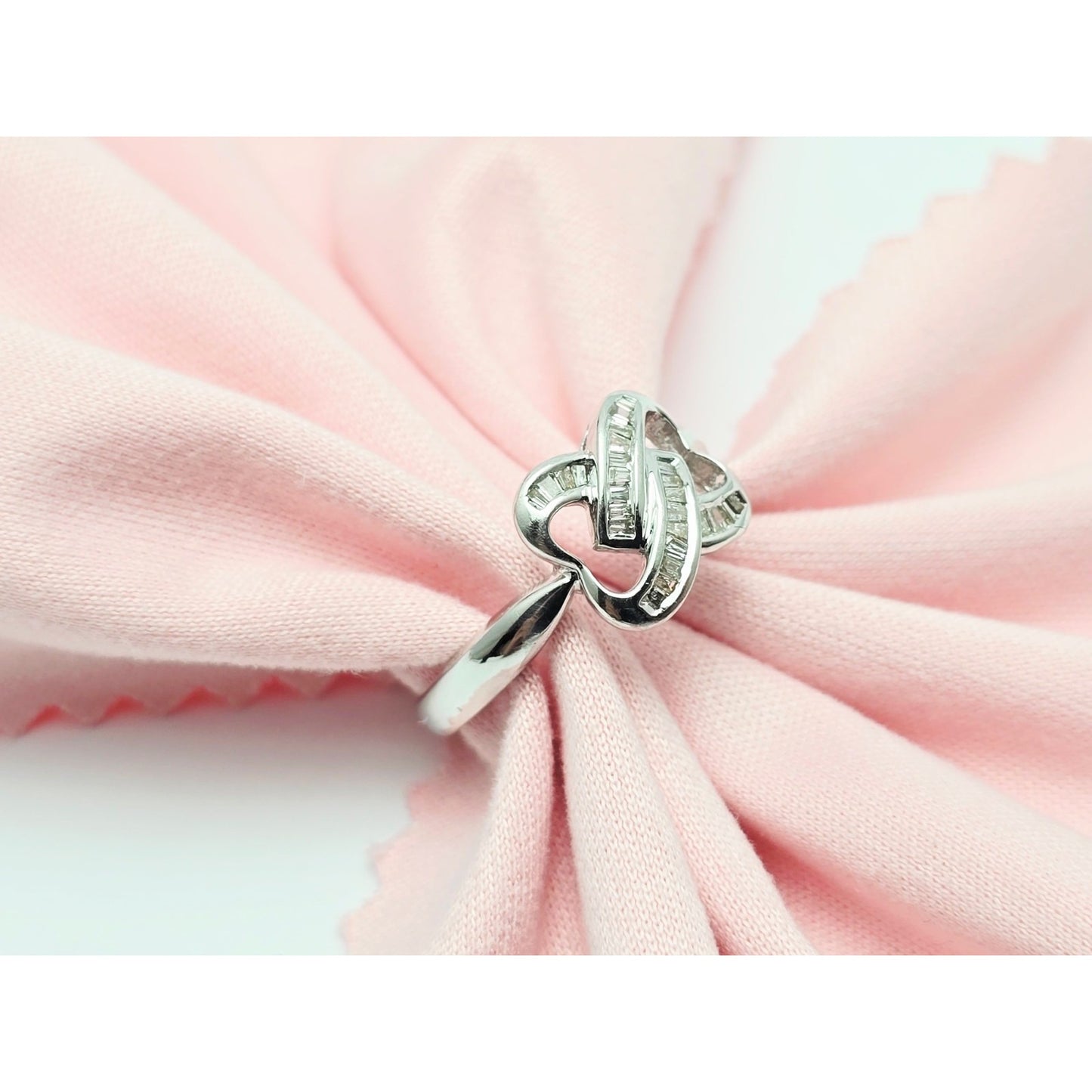 18K White Gold Baguette Cut Diamond Interlocking Ring