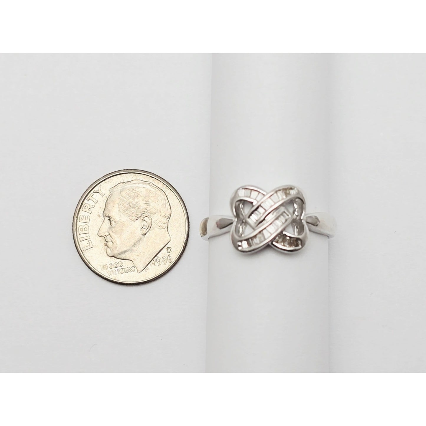 18K White Gold Baguette Cut Diamond Interlocking Ring