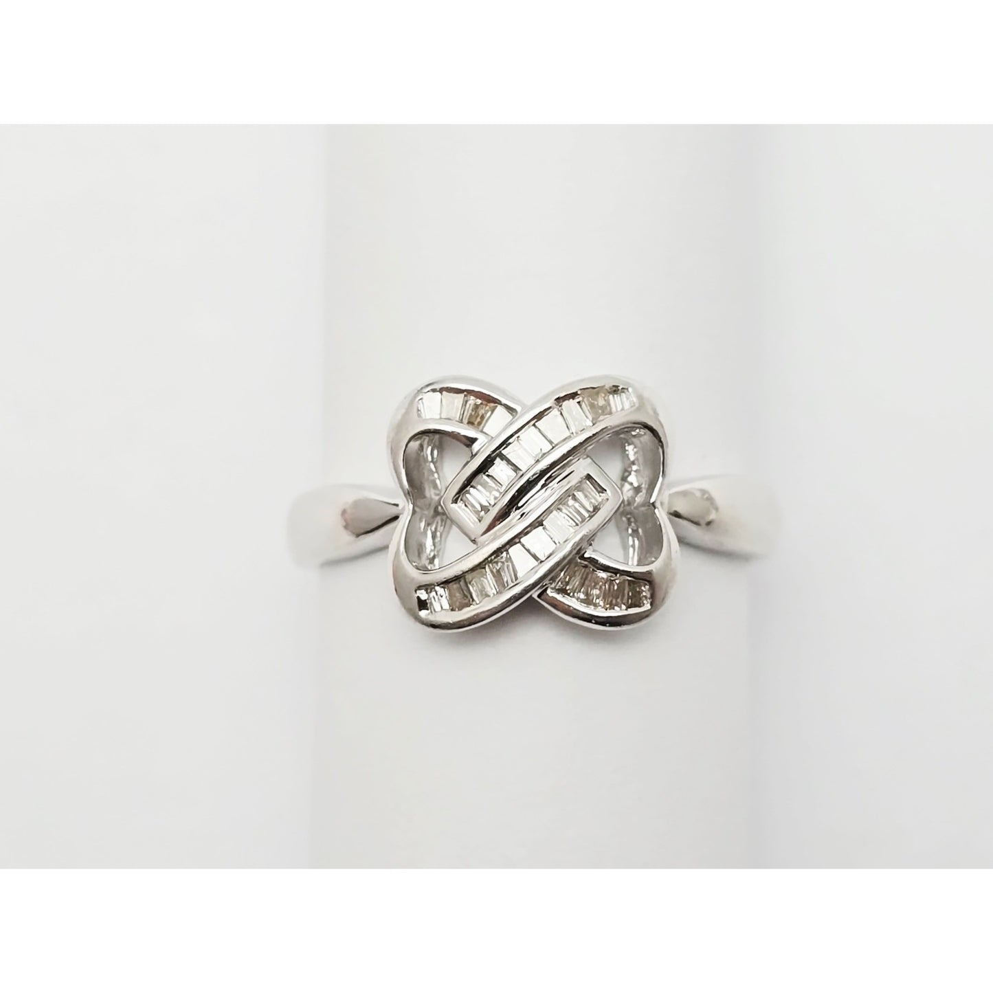 18K White Gold Baguette Cut Diamond Interlocking Ring