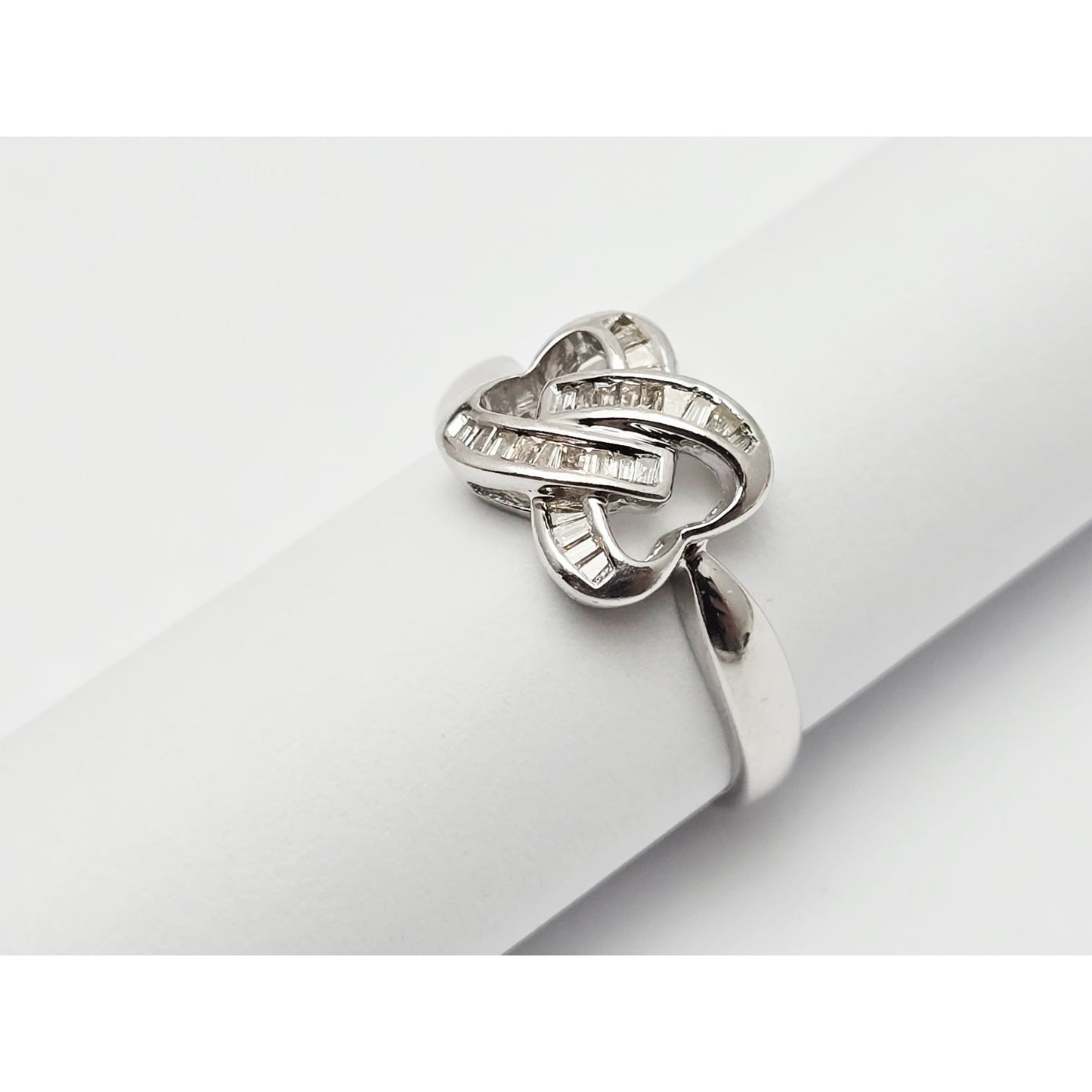 18K White Gold Baguette Cut Diamond Interlocking Ring