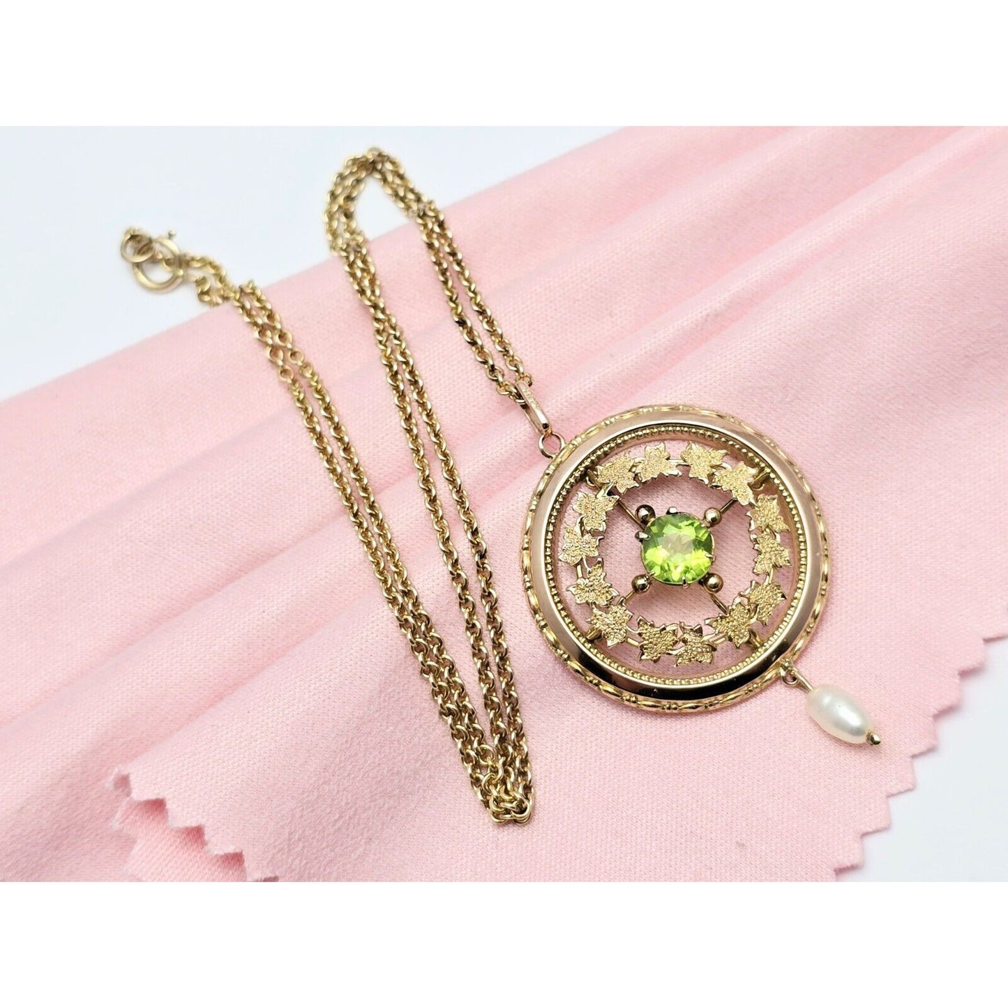 Vintage 9K Two Tone Gold Peridot & Pearl Round Charm Pendant Cable Link Necklace