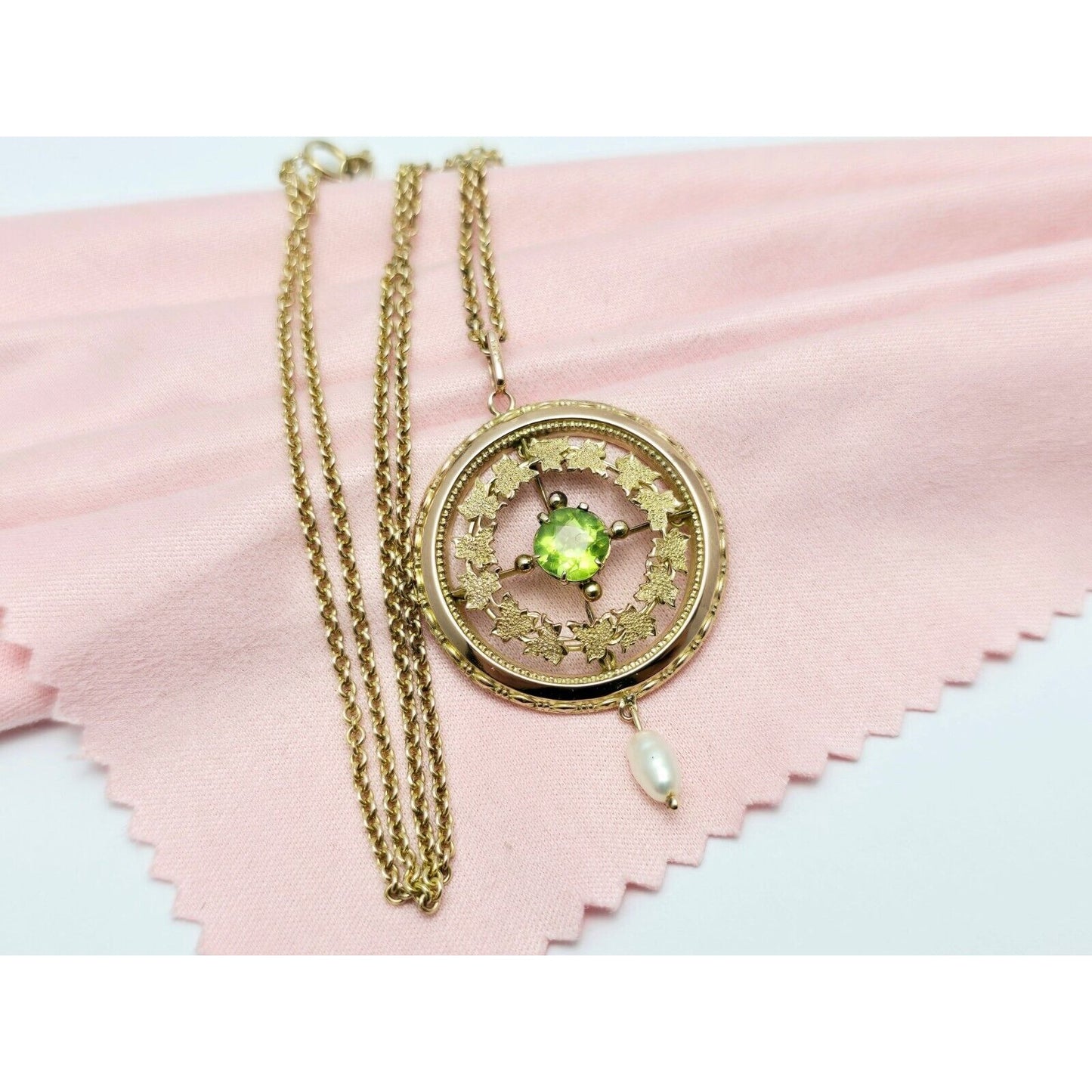 Vintage 9K Two Tone Gold Peridot & Pearl Round Charm Pendant Cable Link Necklace