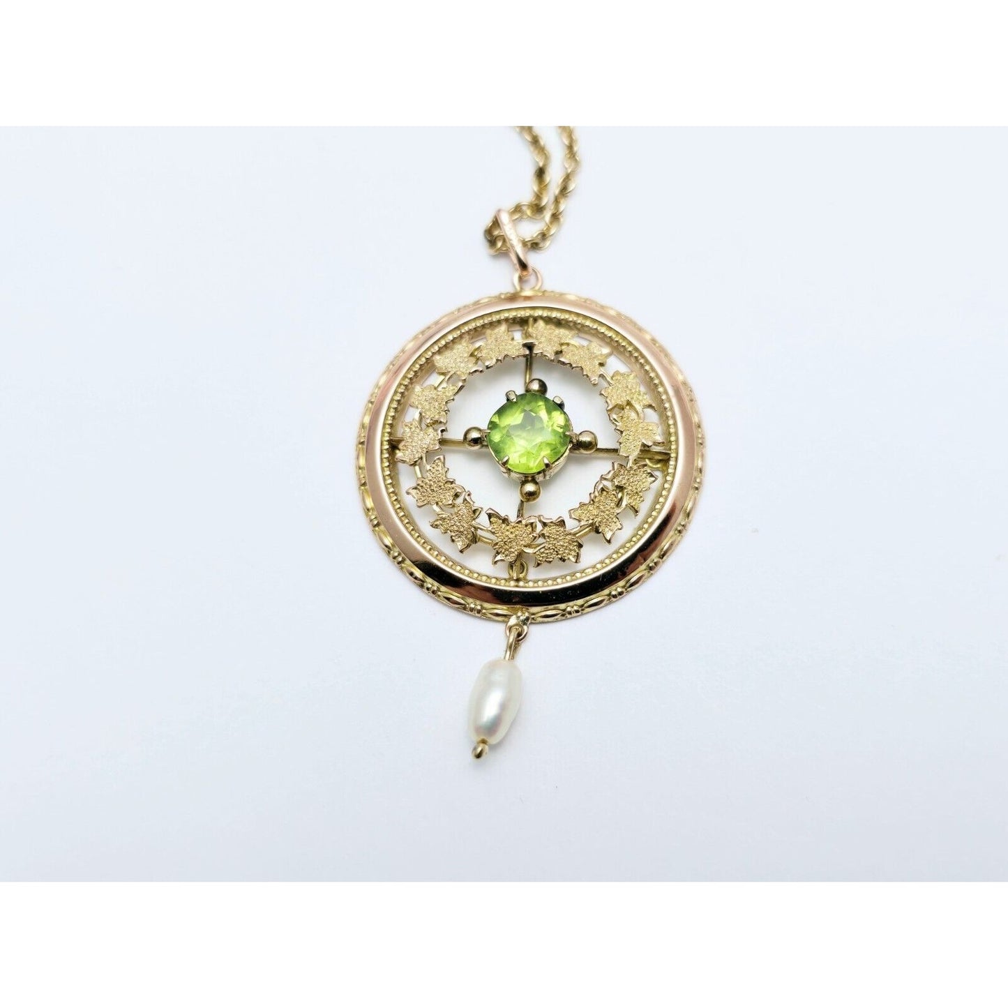 Vintage 9K Two Tone Gold Peridot & Pearl Round Charm Pendant Cable Link Necklace