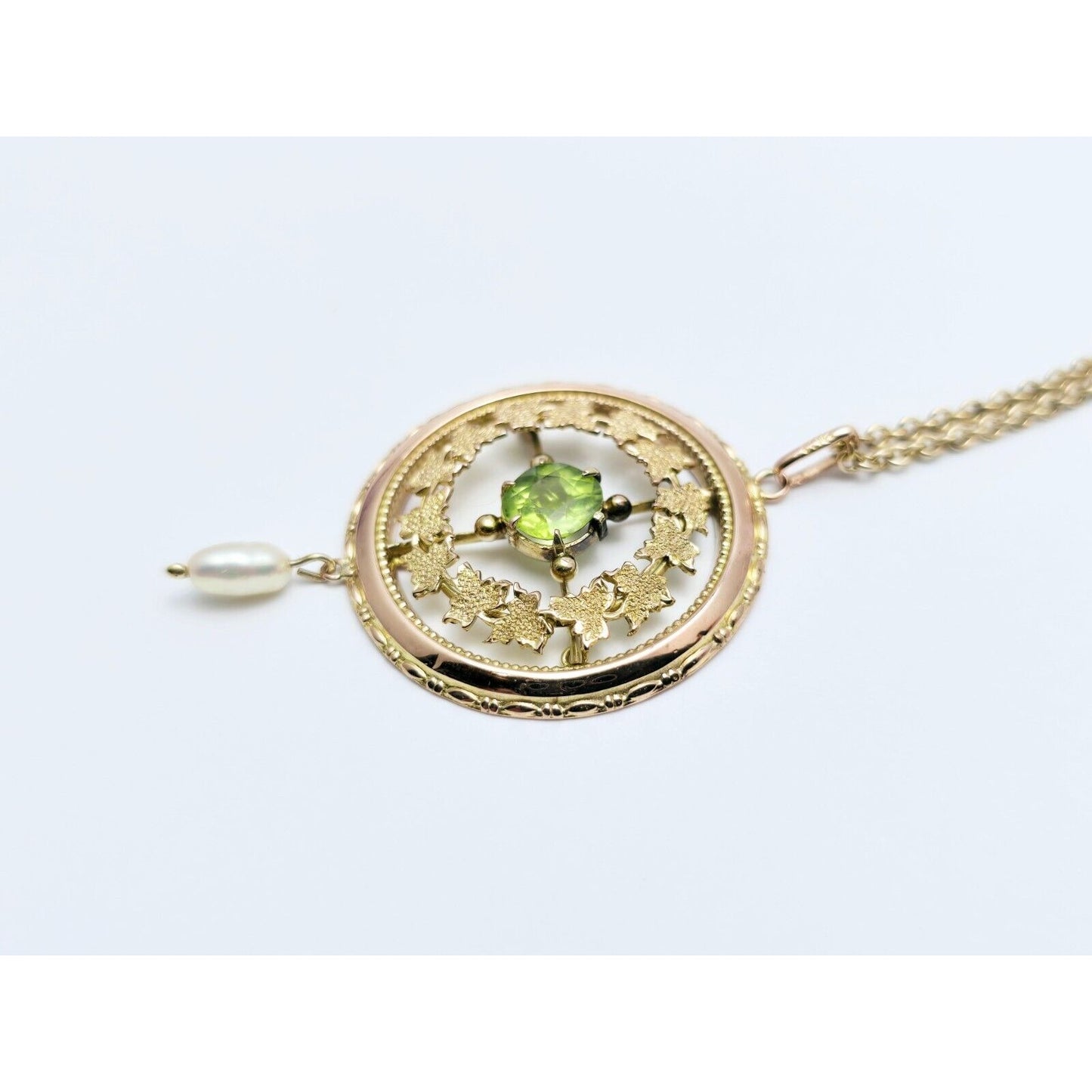 Vintage 9K Two Tone Gold Peridot & Pearl Round Charm Pendant Cable Link Necklace