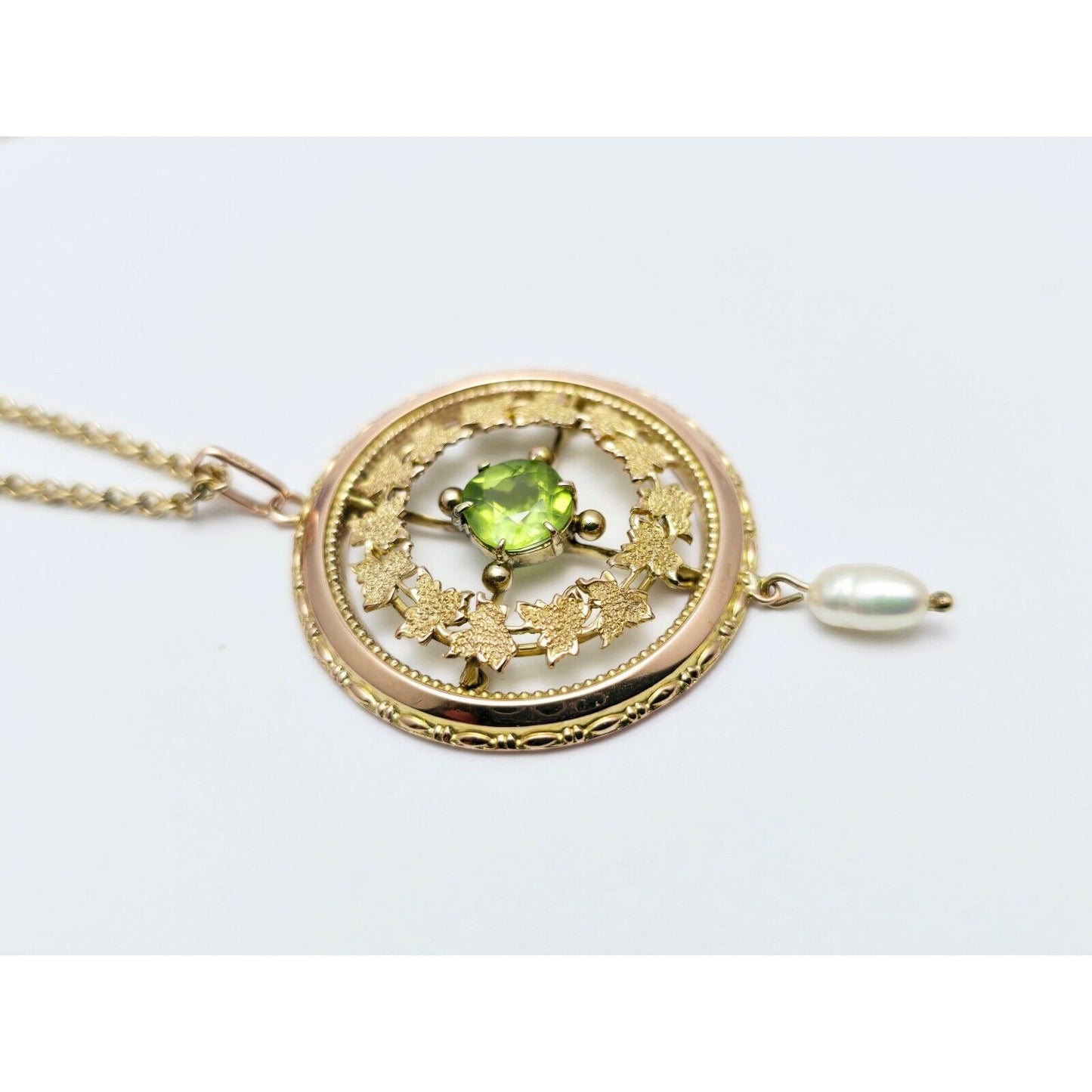 Vintage 9K Two Tone Gold Peridot & Pearl Round Charm Pendant Cable Link Necklace