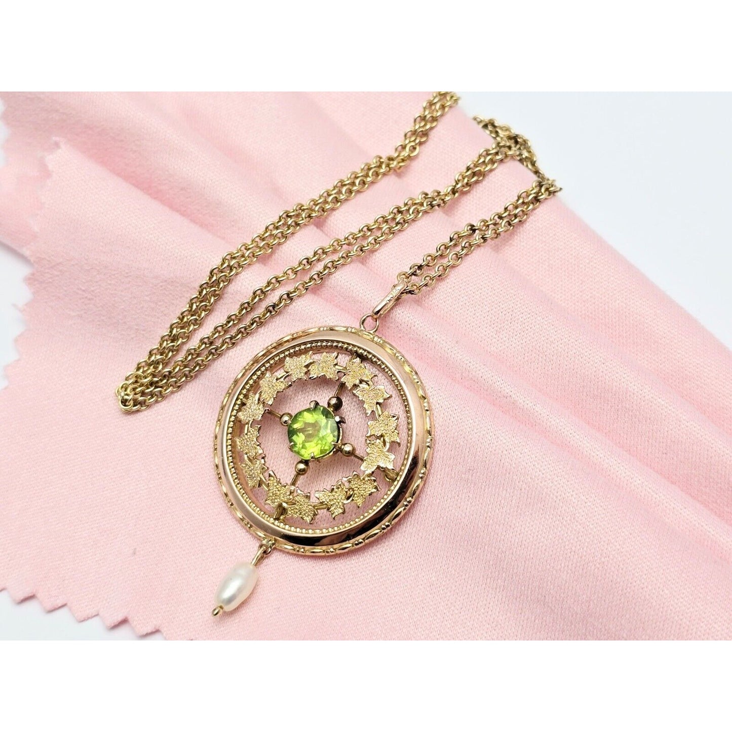 Vintage 9K Two Tone Gold Peridot & Pearl Round Charm Pendant Cable Link Necklace