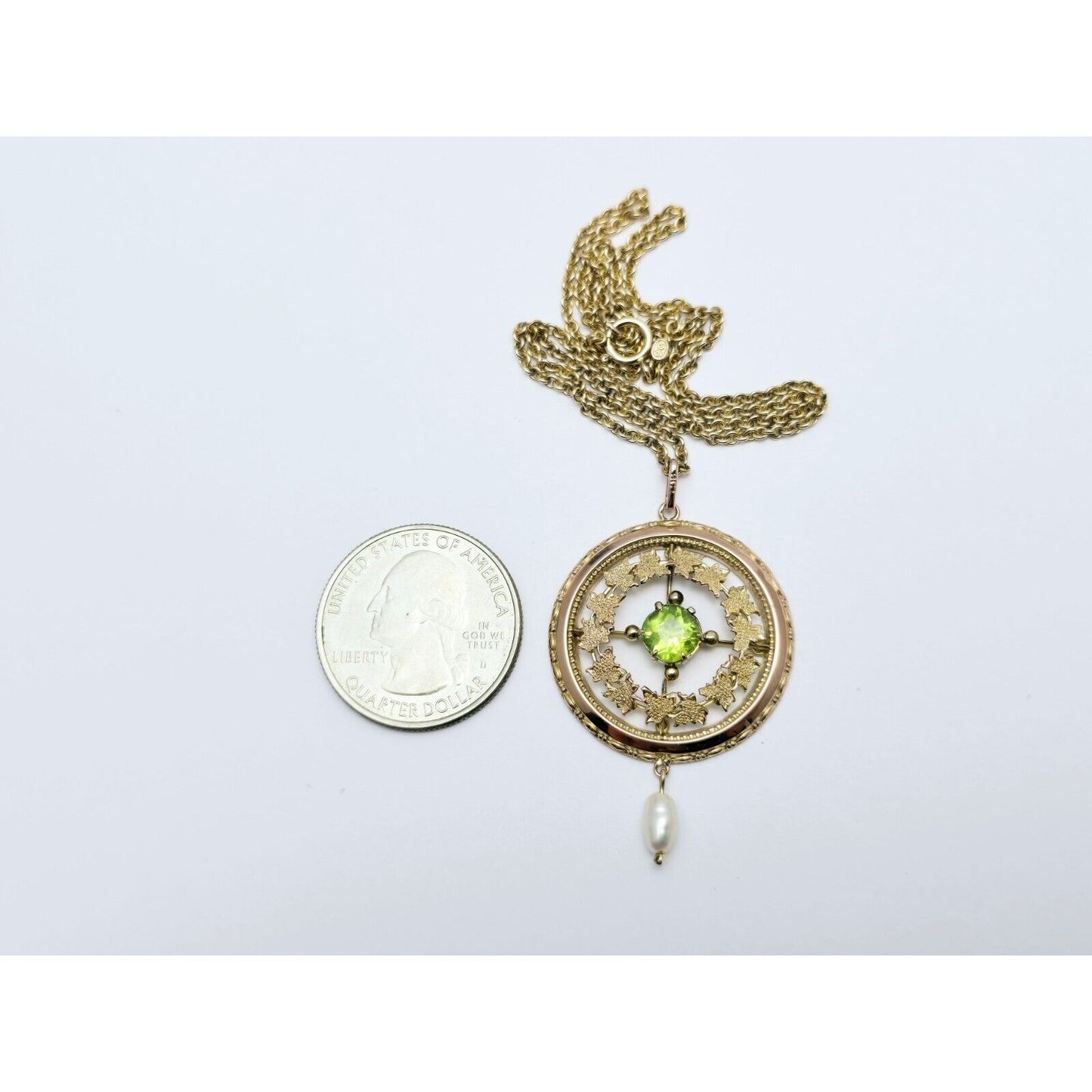 Vintage 9K Two Tone Gold Peridot & Pearl Round Charm Pendant Cable Link Necklace