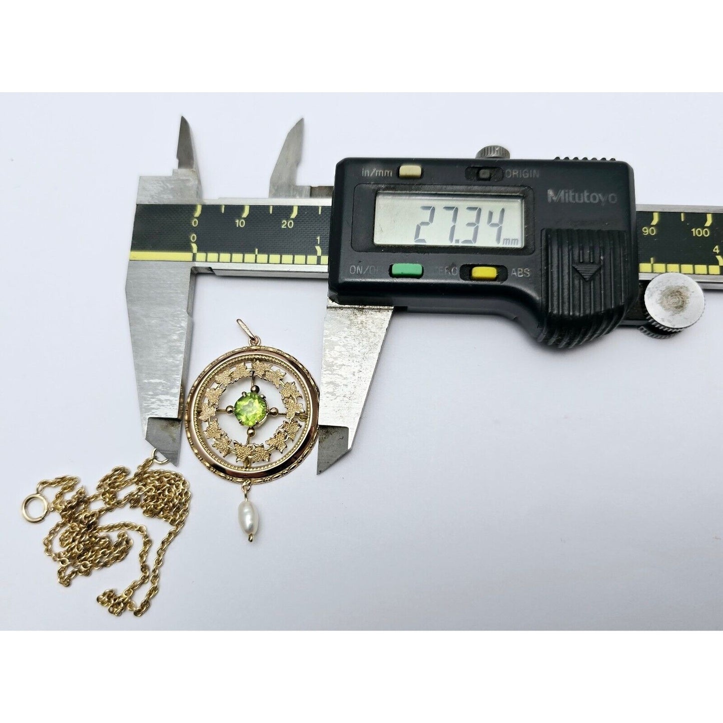 Vintage 9K Two Tone Gold Peridot & Pearl Round Charm Pendant Cable Link Necklace