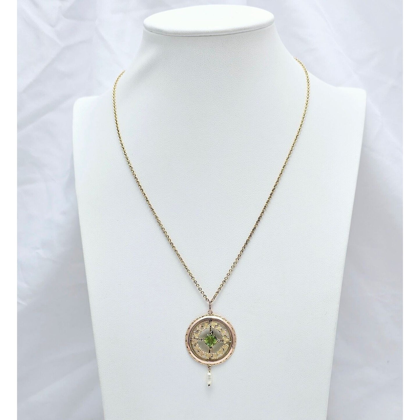 Vintage 9K Two Tone Gold Peridot & Pearl Round Charm Pendant Cable Link Necklace