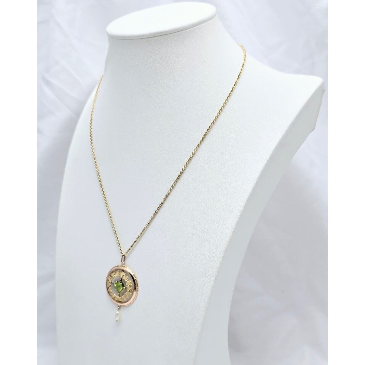 Vintage 9K Two Tone Gold Peridot & Pearl Round Charm Pendant Cable Link Necklace