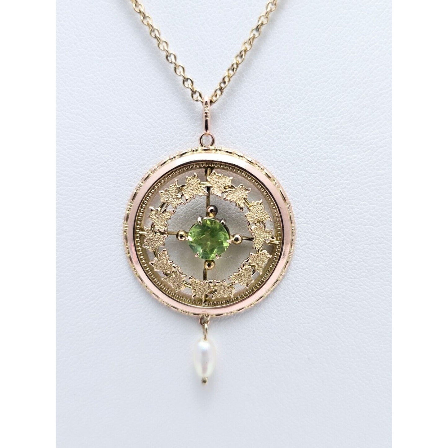 Vintage 9K Two Tone Gold Peridot & Pearl Round Charm Pendant Cable Link Necklace