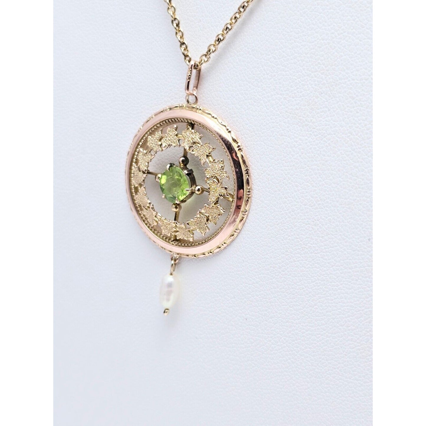 Vintage 9K Two Tone Gold Peridot & Pearl Round Charm Pendant Cable Link Necklace