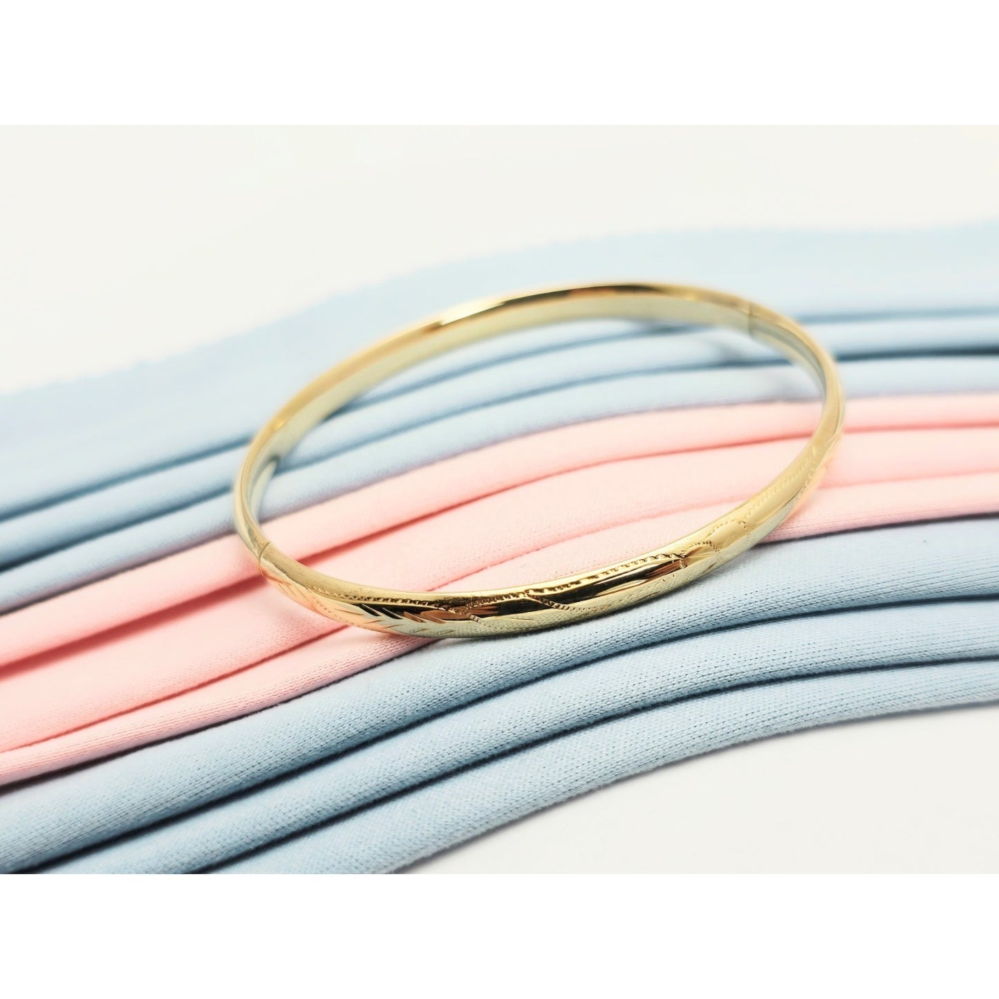 14K Yellow Gold Floral Engraved Bangle Bracelet