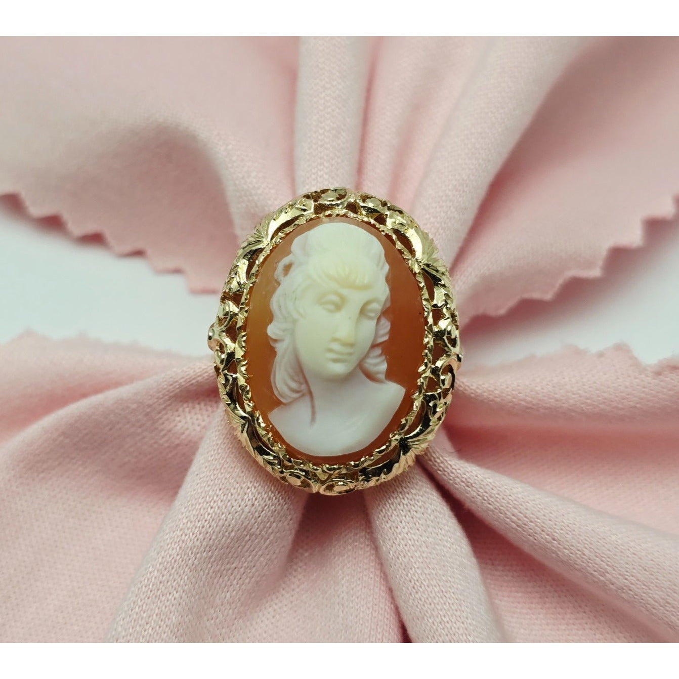 Antique Vintage 14K Yellow Gold Oval Cameo Filigree Ring