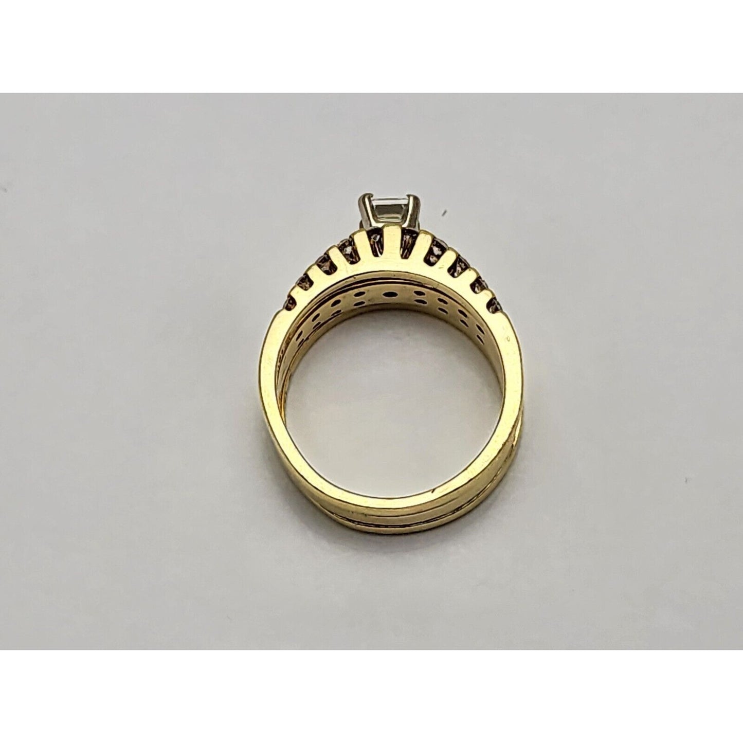 18K Yellow Gold Emerald & Round Cut Diamond Ring