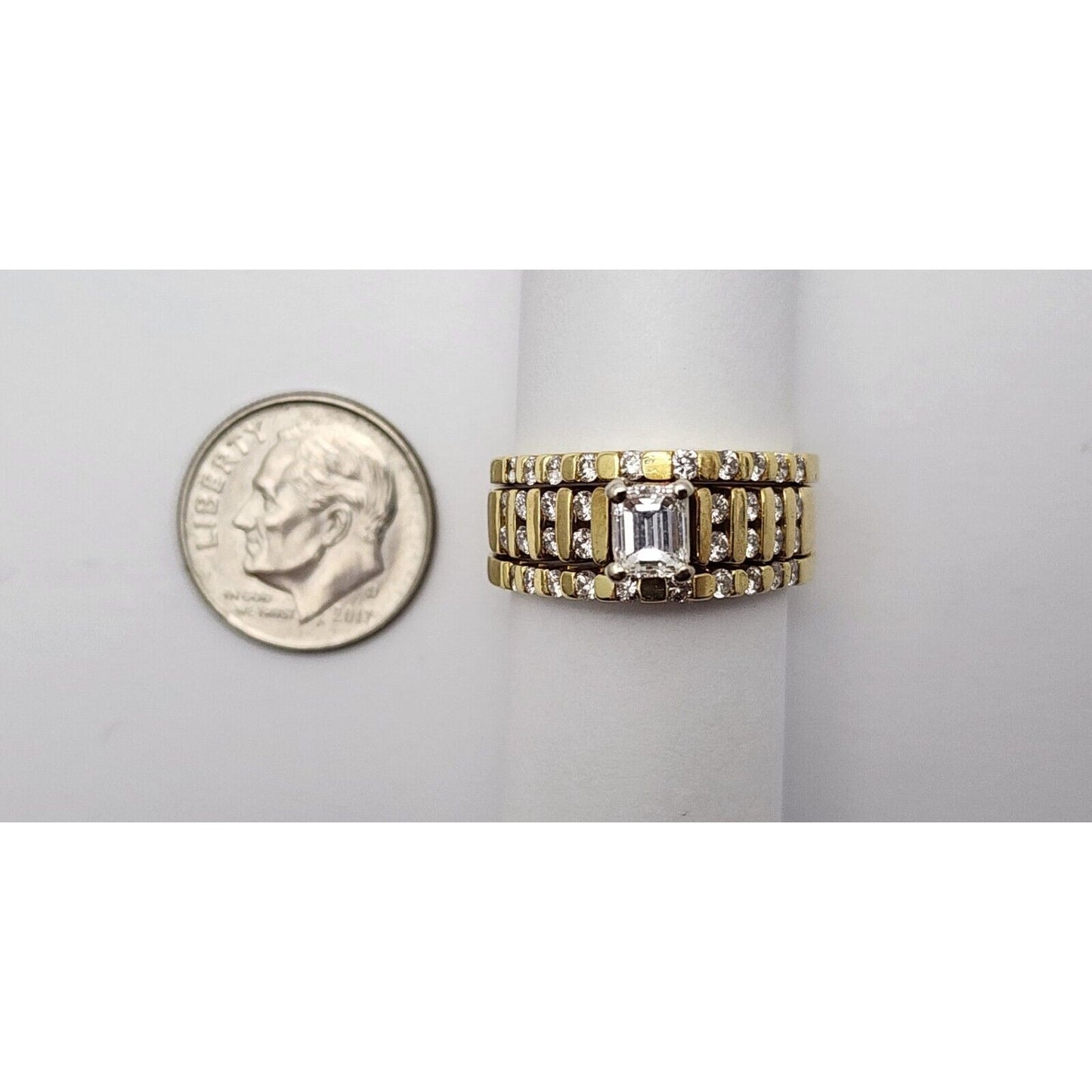 18K Yellow Gold Emerald & Round Cut Diamond Ring