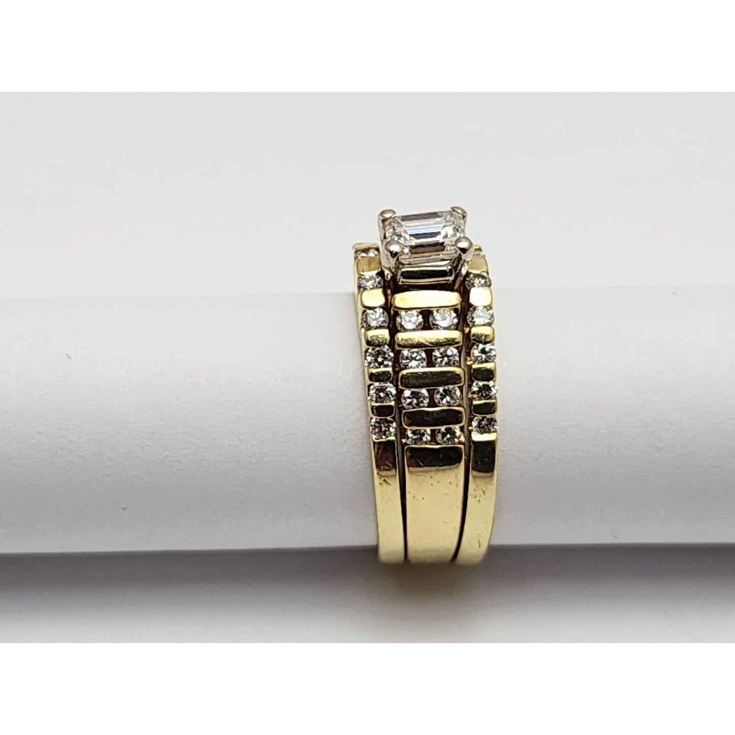 18K Yellow Gold Emerald & Round Cut Diamond Ring